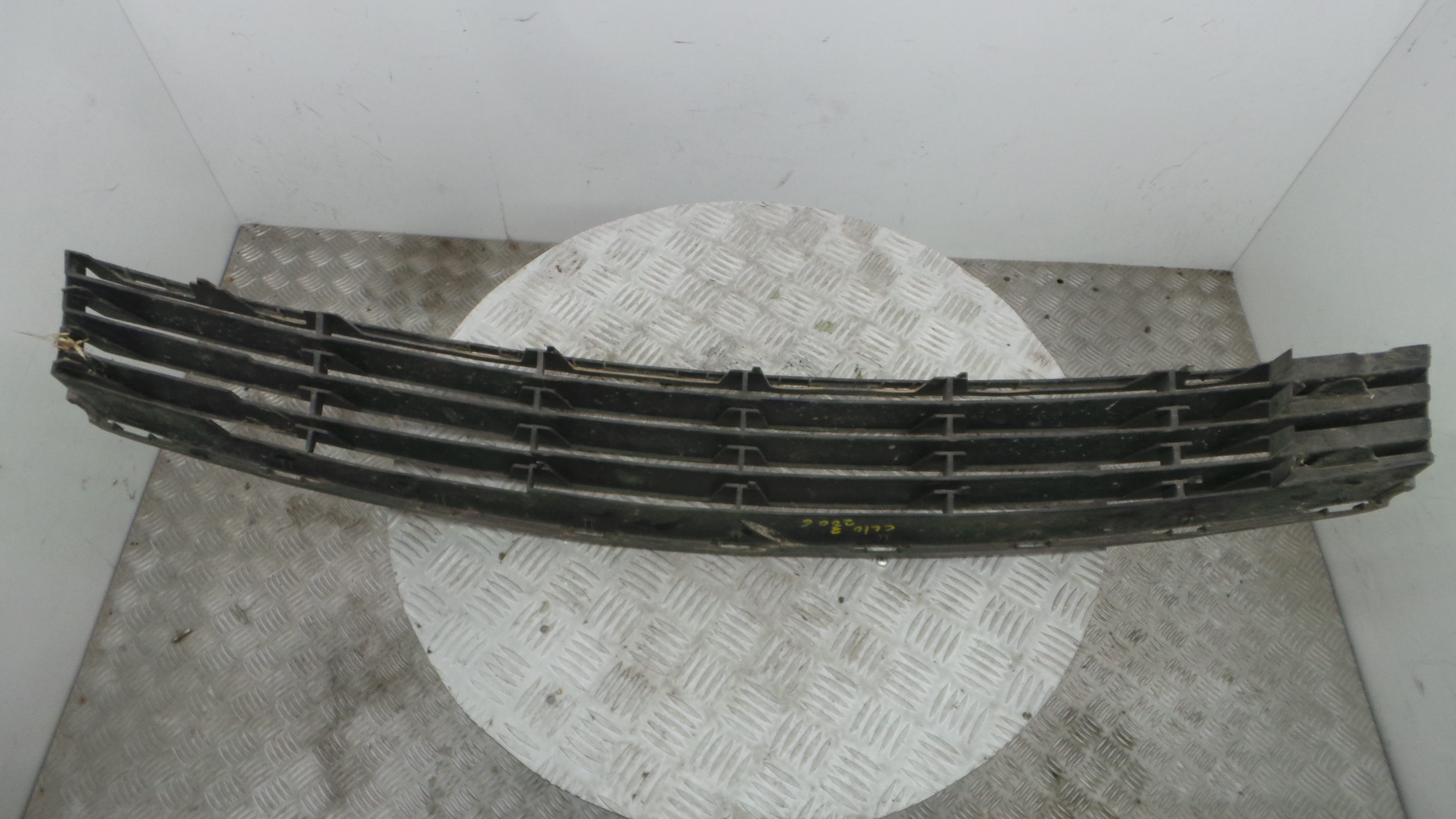 Grelha do Pára-Choques Central 1859429 - RENAULT CLIO III (BR0/1, CR0/1)-37049732