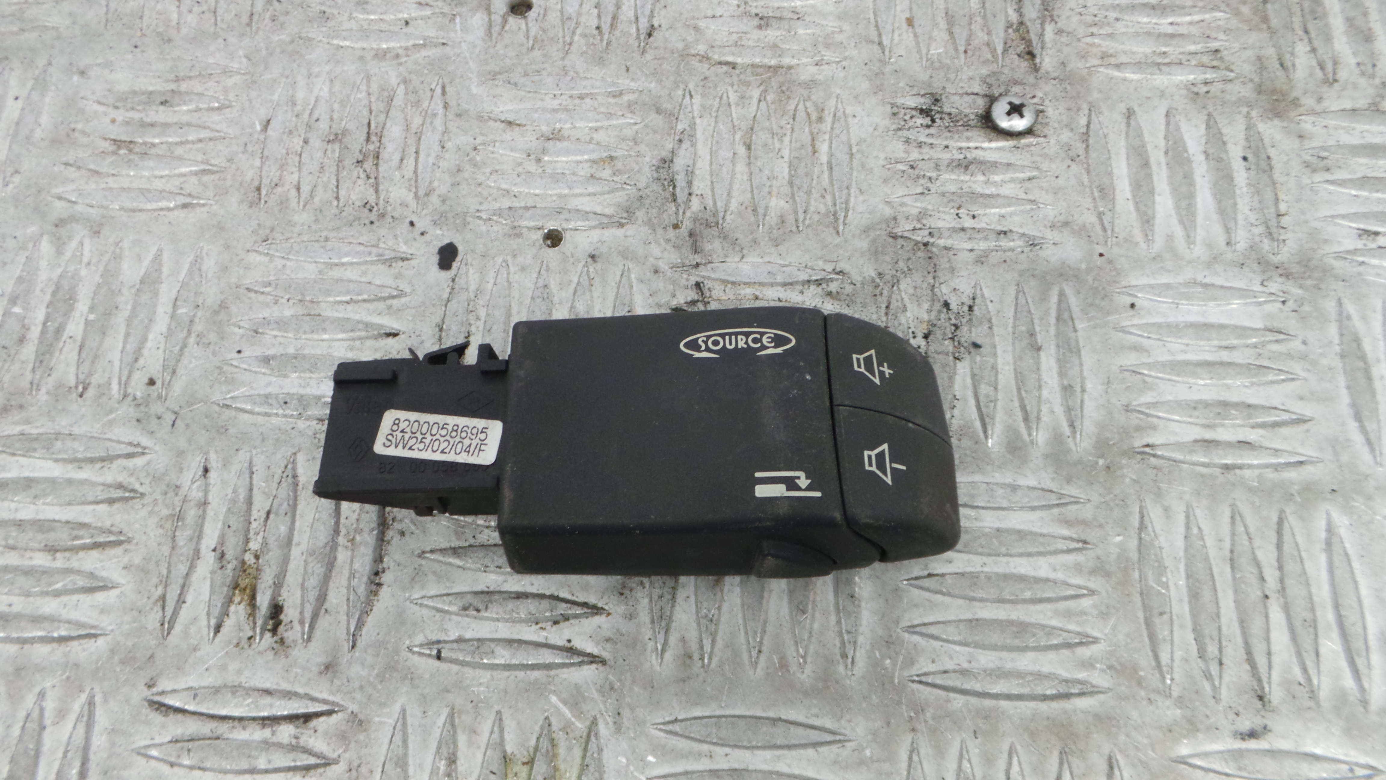 Comando do Rádio 8200058695 - RENAULT CLIO II (BB_, CB_), CLIO Mk II (BB_, CB_)-37051662