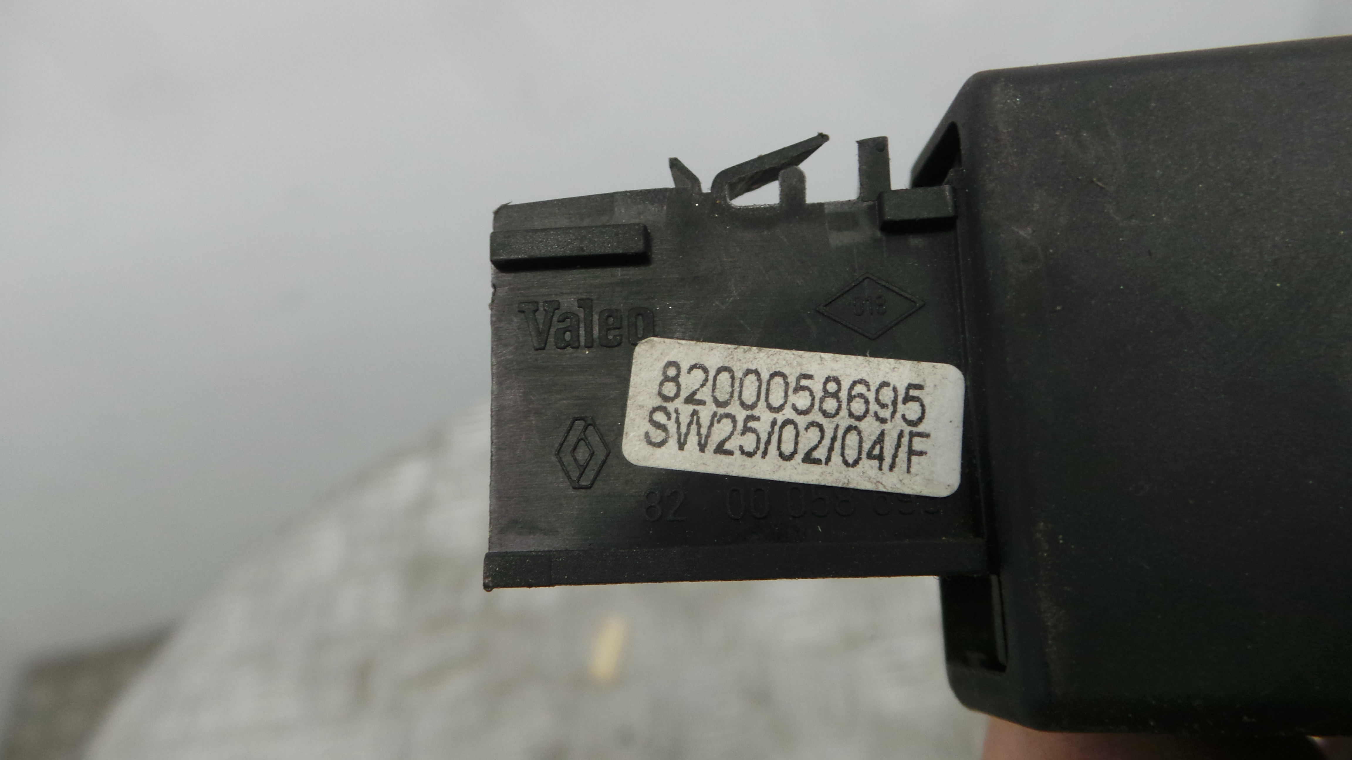 Comando do Rádio 8200058695 - RENAULT CLIO II (BB_, CB_), CLIO Mk II (BB_, CB_)-37051662