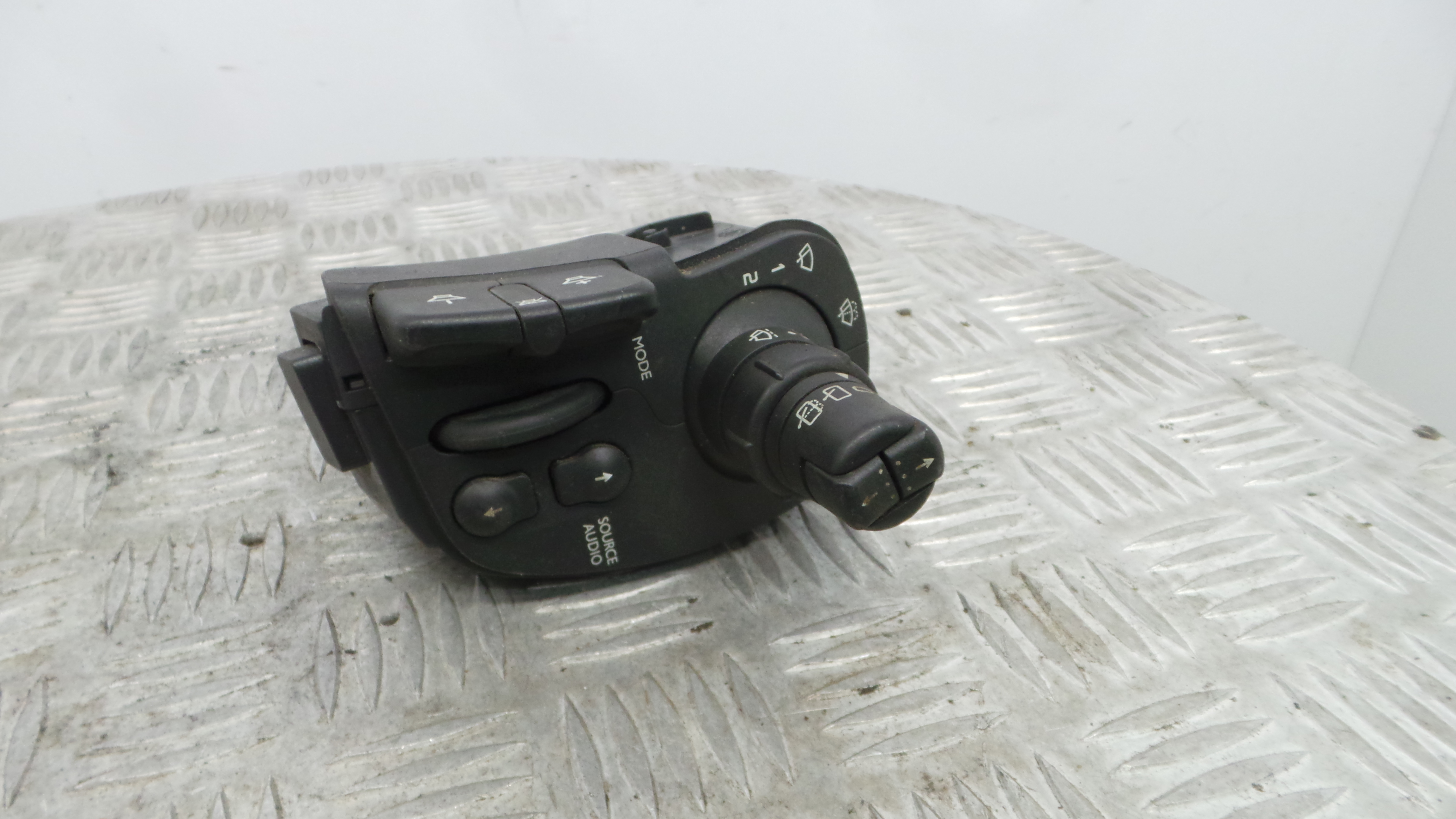 Comando de Limpa Para Brisas 88103009 - RENAULT CLIO III (BR0/1, CR0/1)-37052115