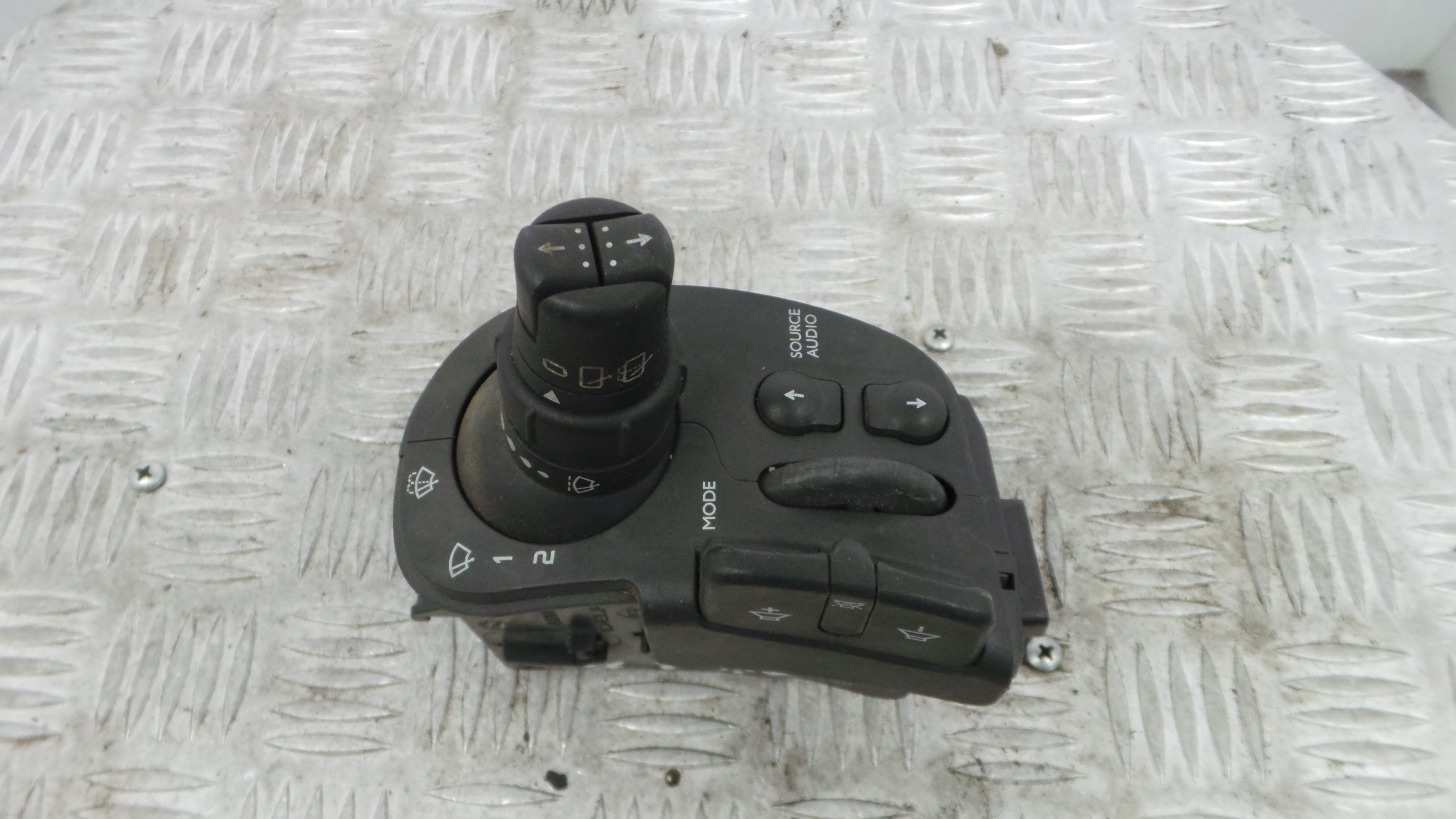 Comando de Limpa Para Brisas 88103009 - RENAULT CLIO III (BR0/1, CR0/1)-37052123