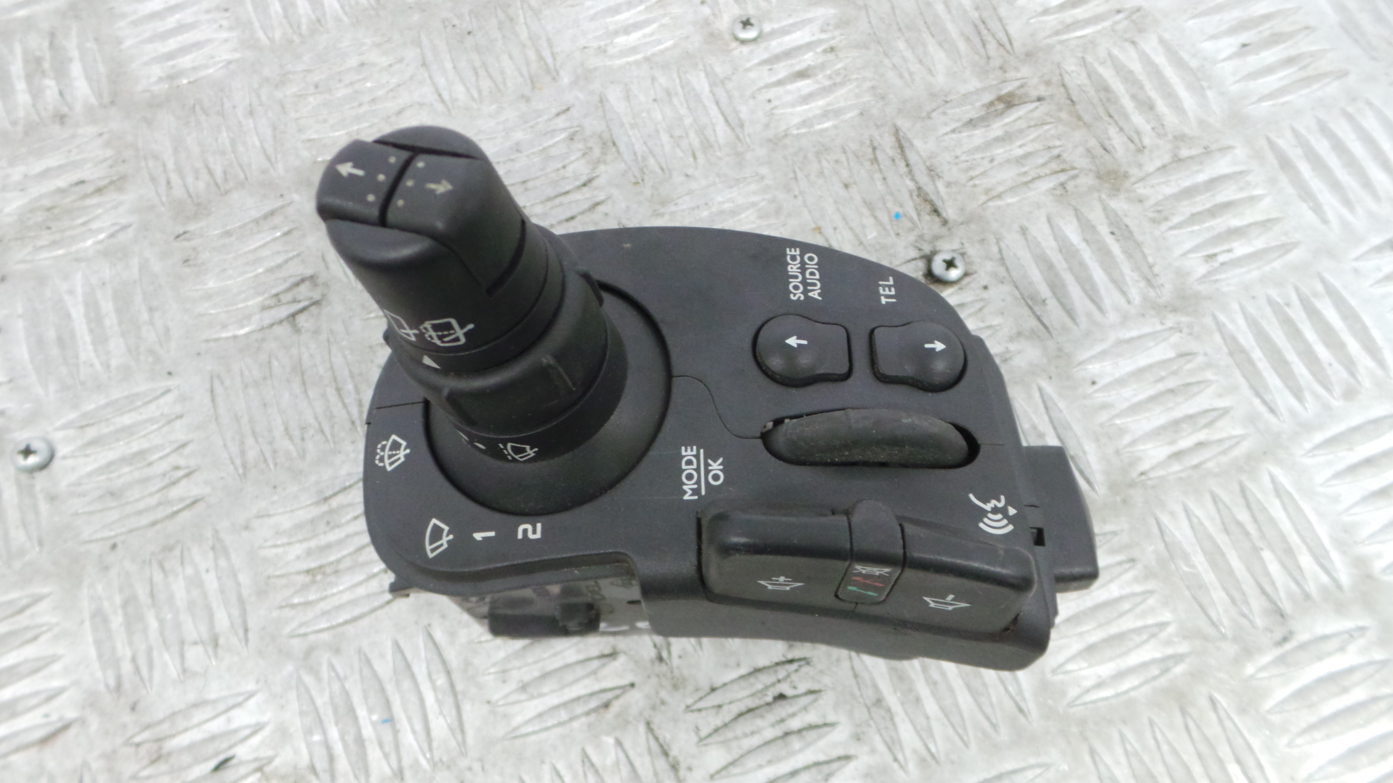 Comando de Limpa Para Brisas 88103007 - RENAULT CLIO III (BR0/1, CR0/1)-37052221
