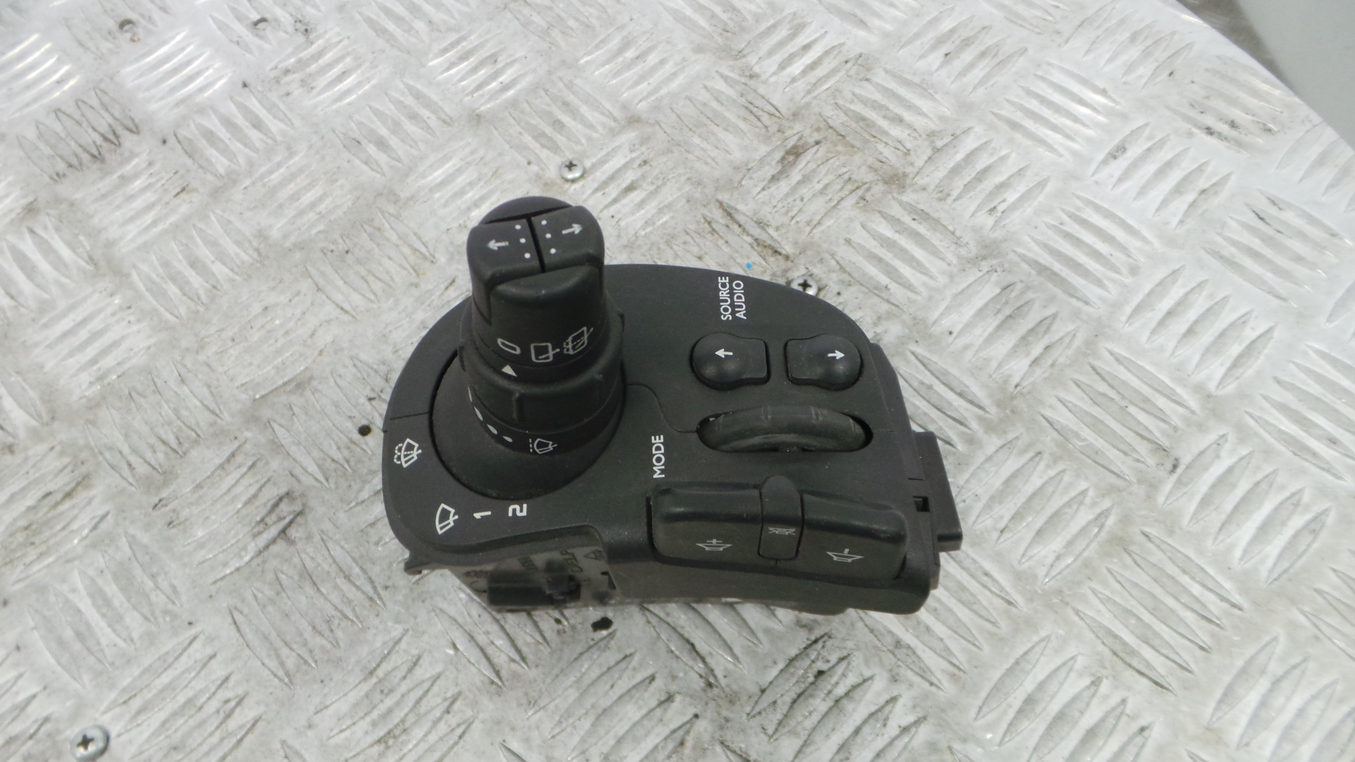 Comando de Limpa Para Brisas 88103009 - RENAULT CLIO III (BR0/1, CR0/1)-37053903