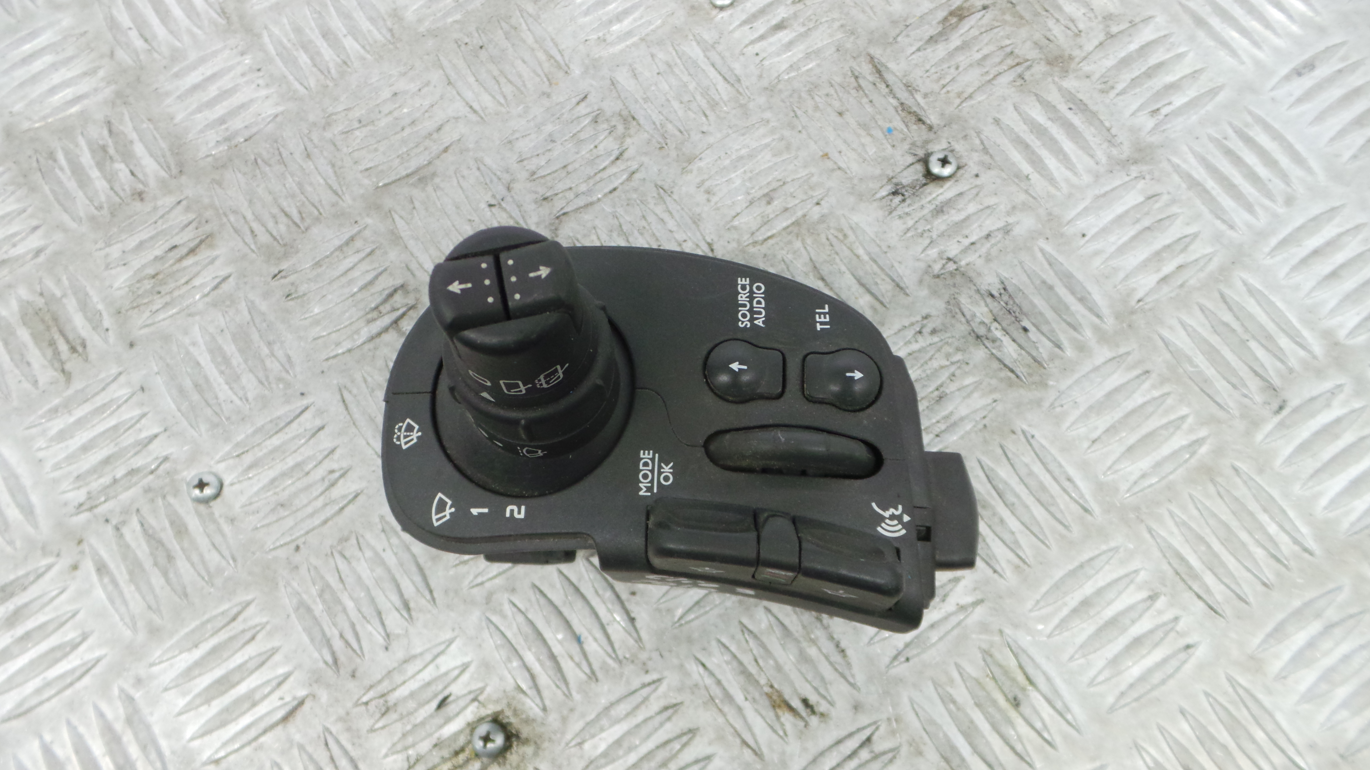 Comando de Limpa Para Brisas 88103007 - RENAULT CLIO III (BR0/1, CR0/1)-37053911