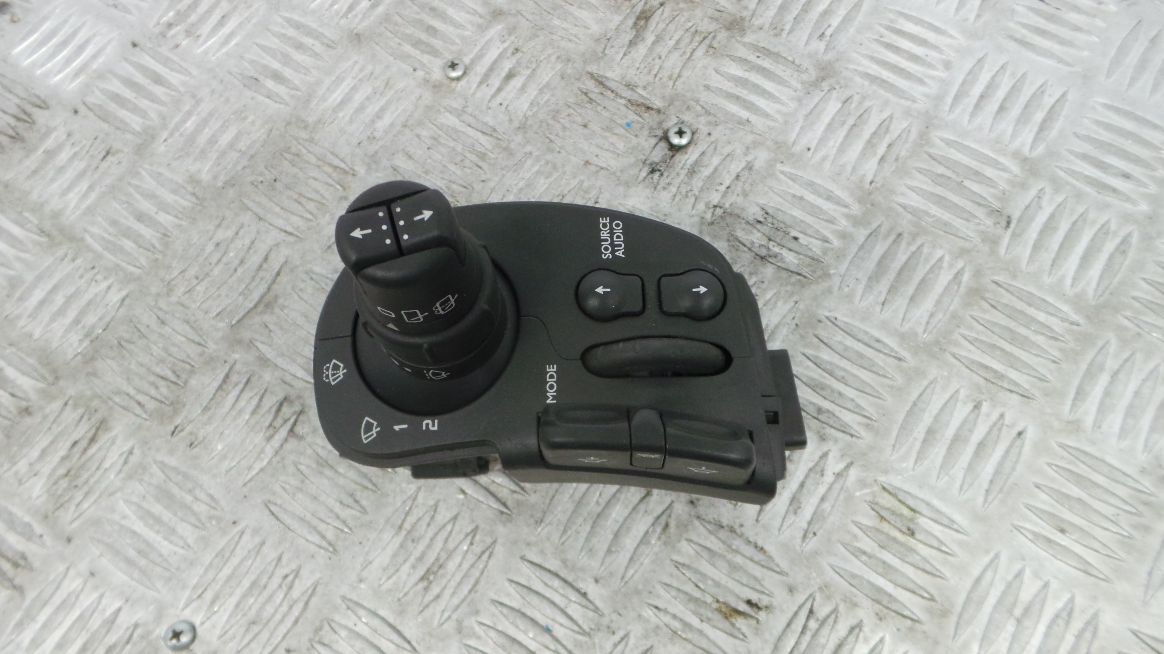 Comando de Limpa Para Brisas 7701060097A - RENAULT CLIO III (BR0/1, CR0/1)-37053992