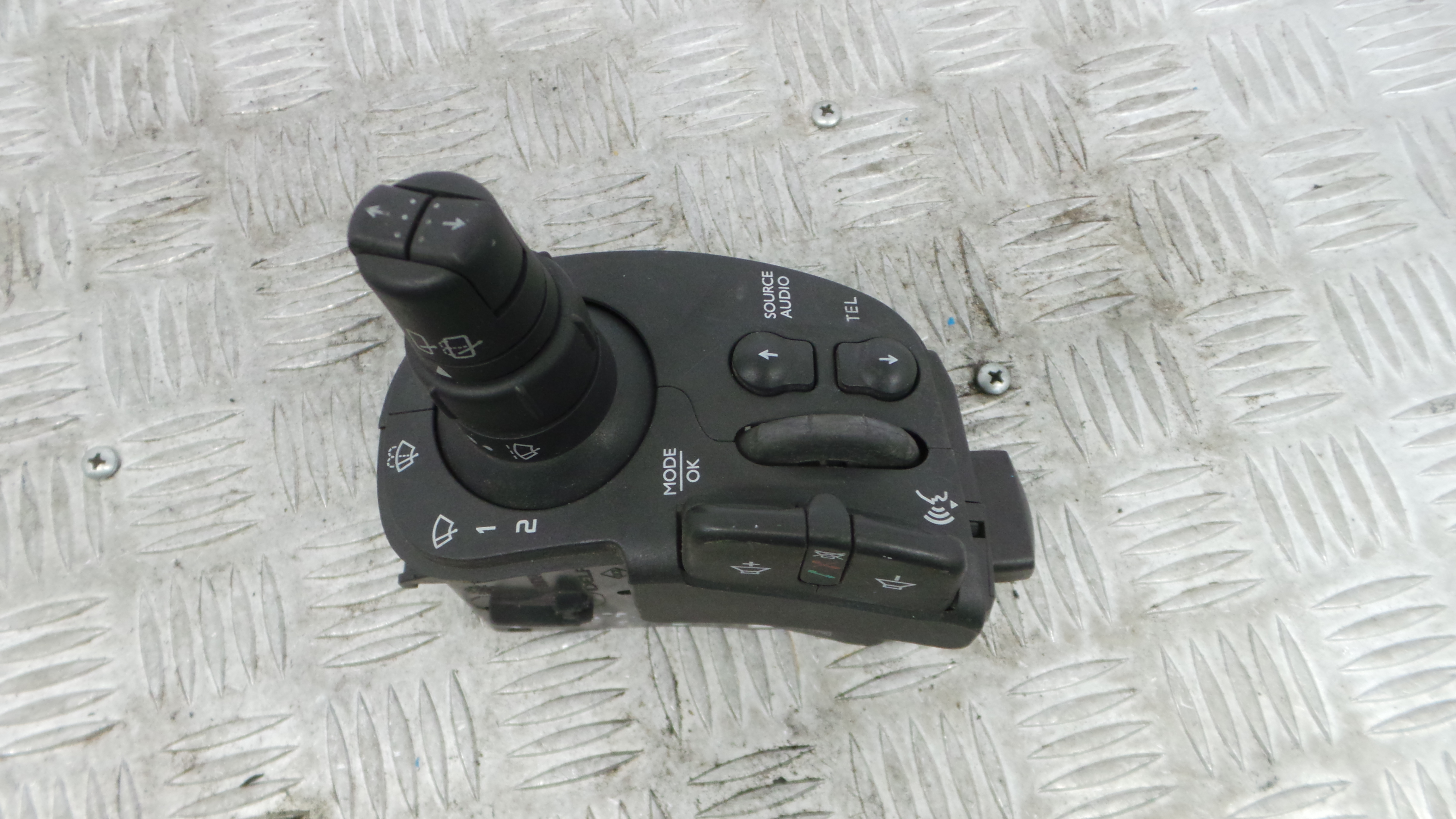 Comando de Limpa Para Brisas 88103007 - RENAULT CLIO III (BR0/1, CR0/1)-37054040