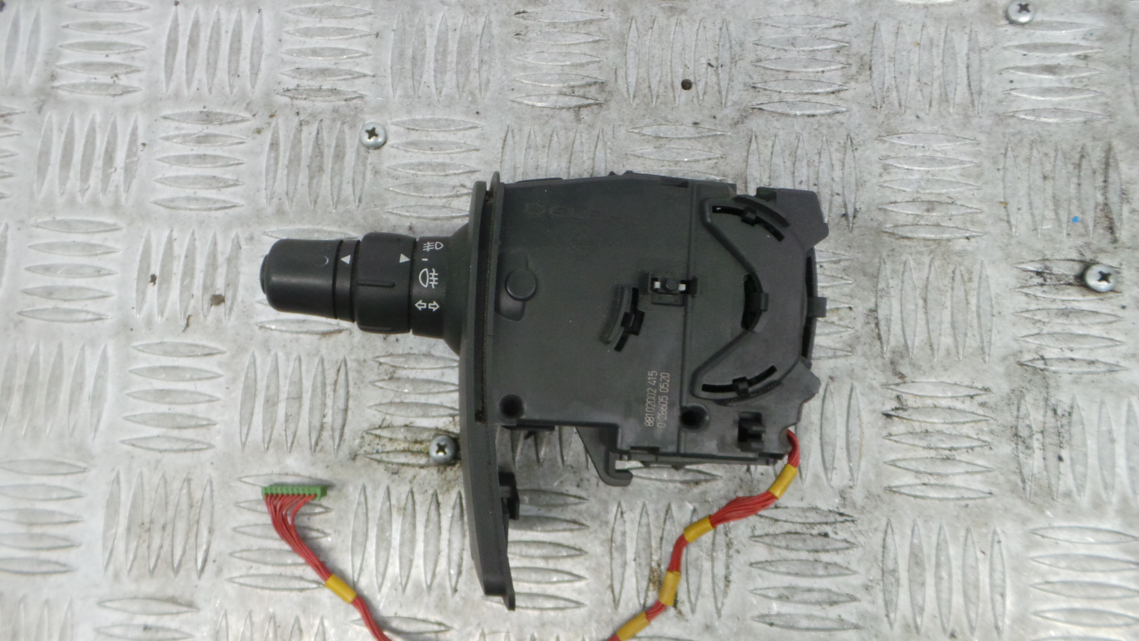 Manete / Comando dos Piscas 88102002 - RENAULT CLIO III (BR0/1, CR0/1)-37054104