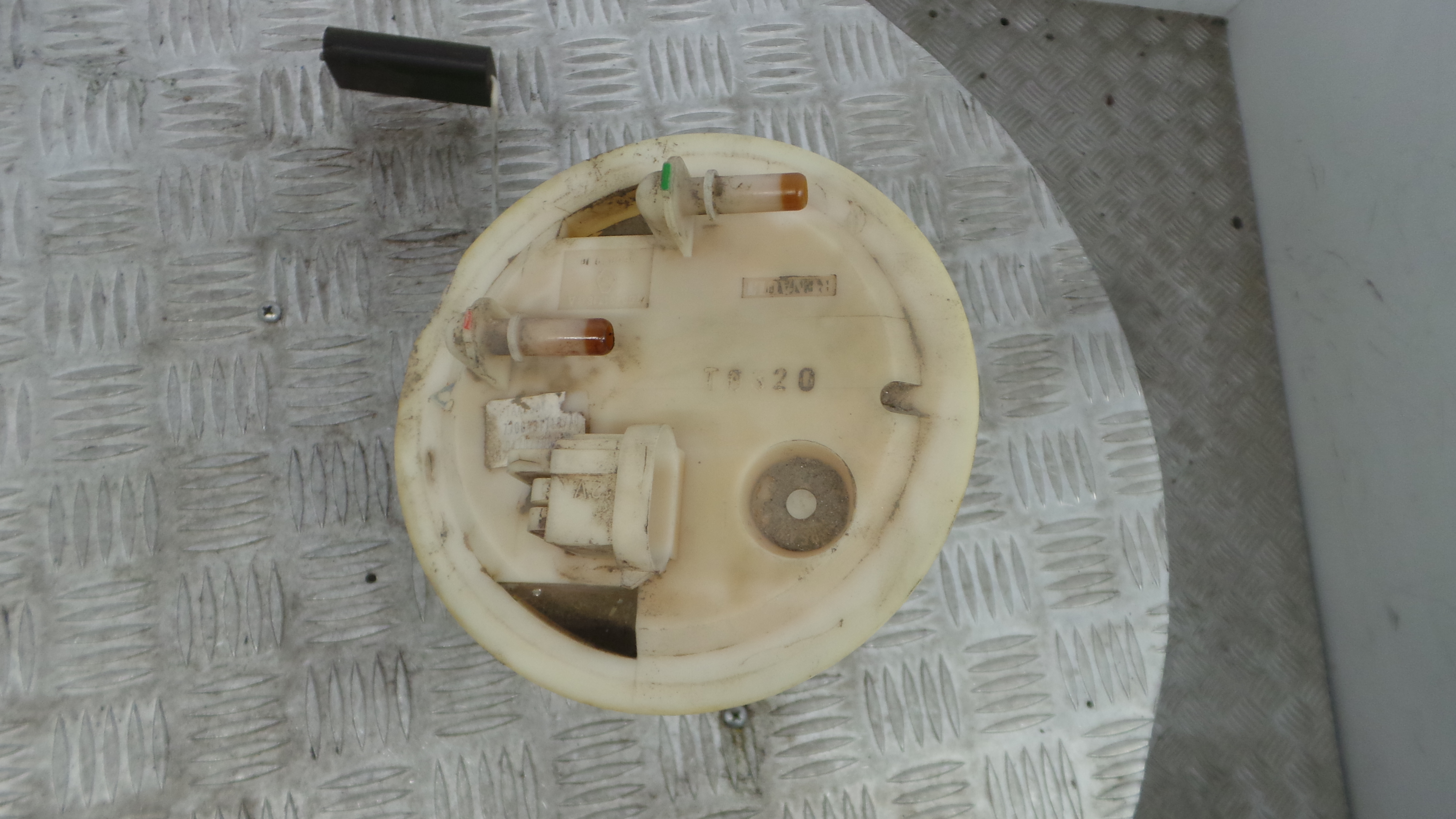 Boia do Combustível 7700431718 - RENAULT MEGANE I Break (KA0/1_), MEGANE I Grandtour (KA0/1_)-37057101