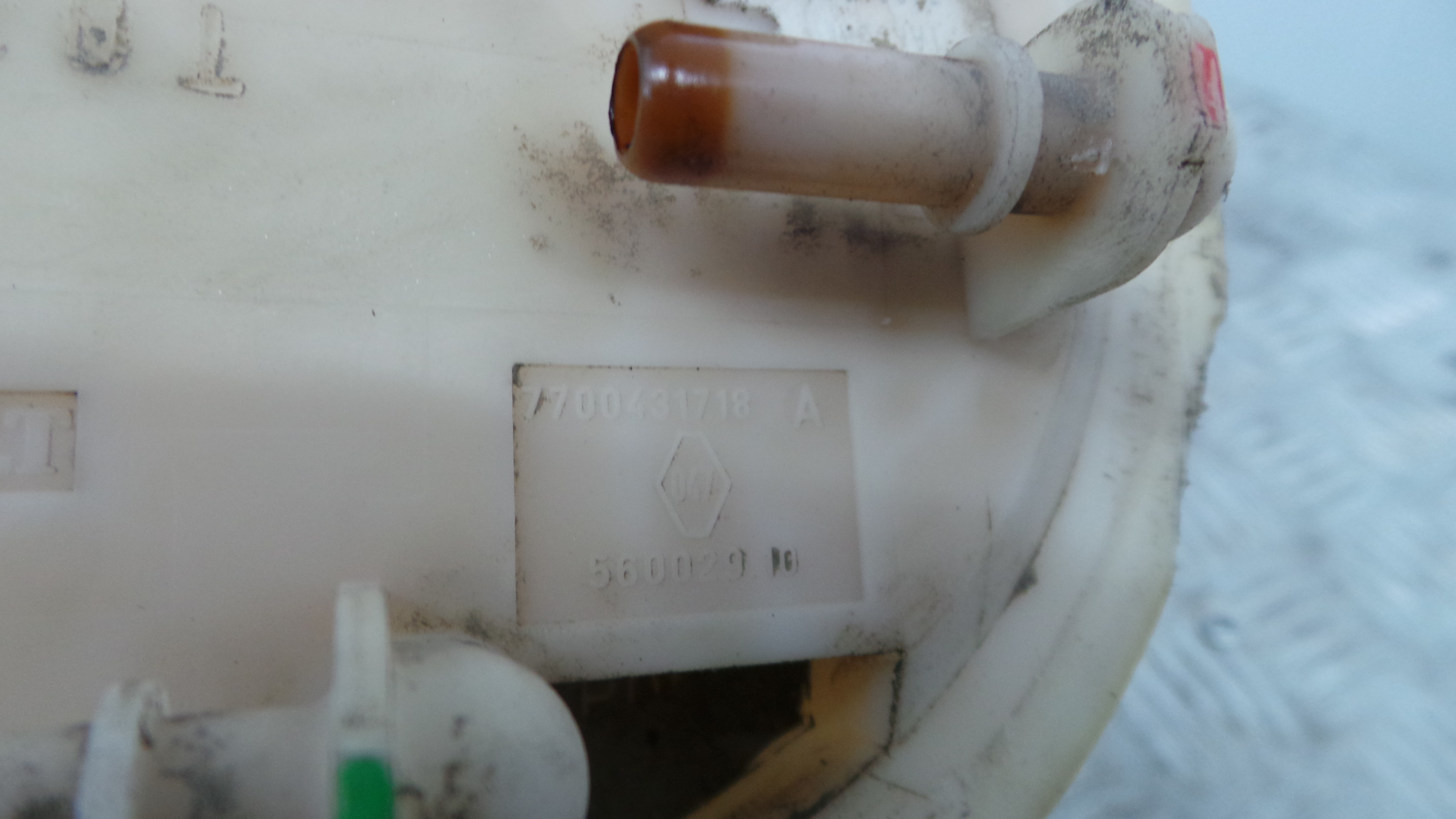 Boia do Combustível 7700431718 - RENAULT MEGANE I Break (KA0/1_), MEGANE I Grandtour (KA0/1_)-37057101