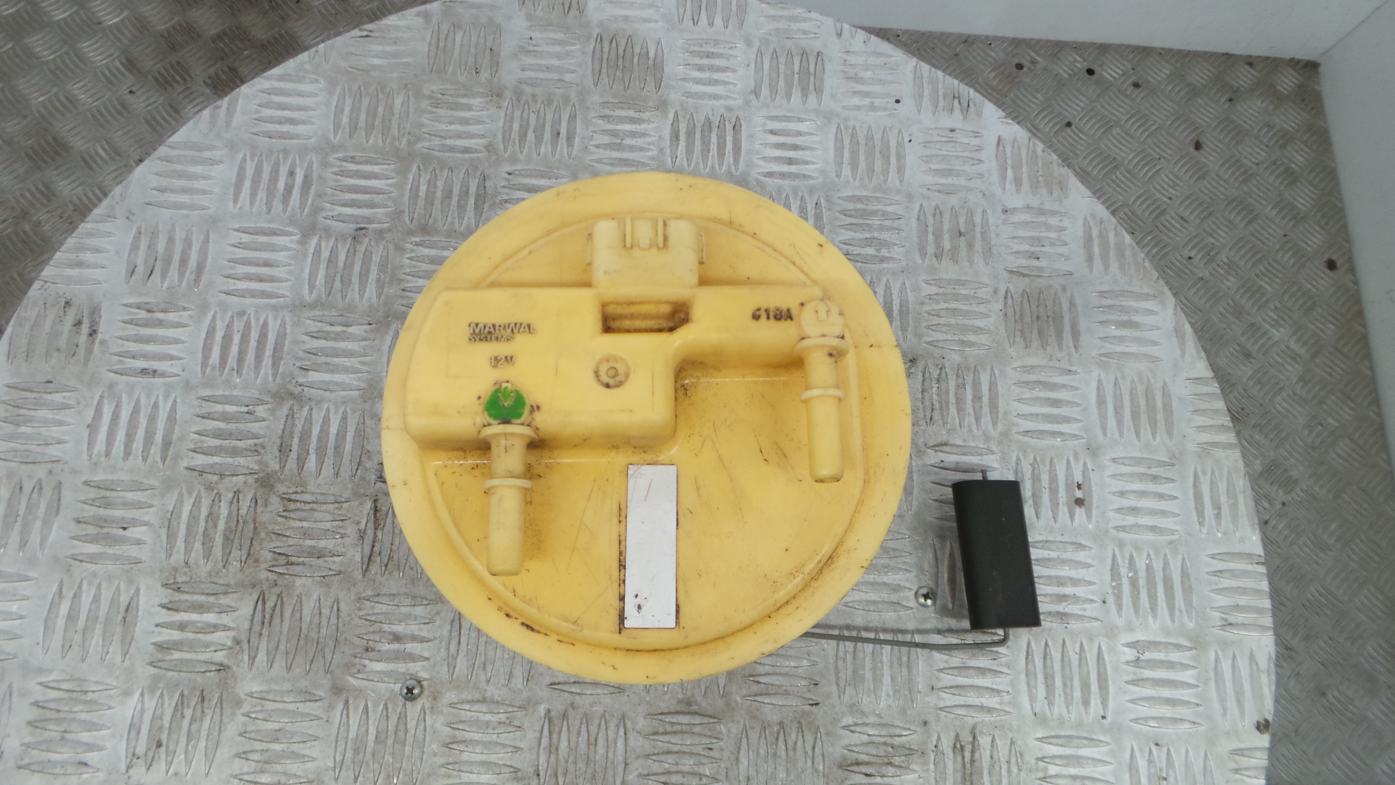 Boia do Combustível 8200906204 - RENAULT CLIO III (BR0/1, CR0/1)-37057145