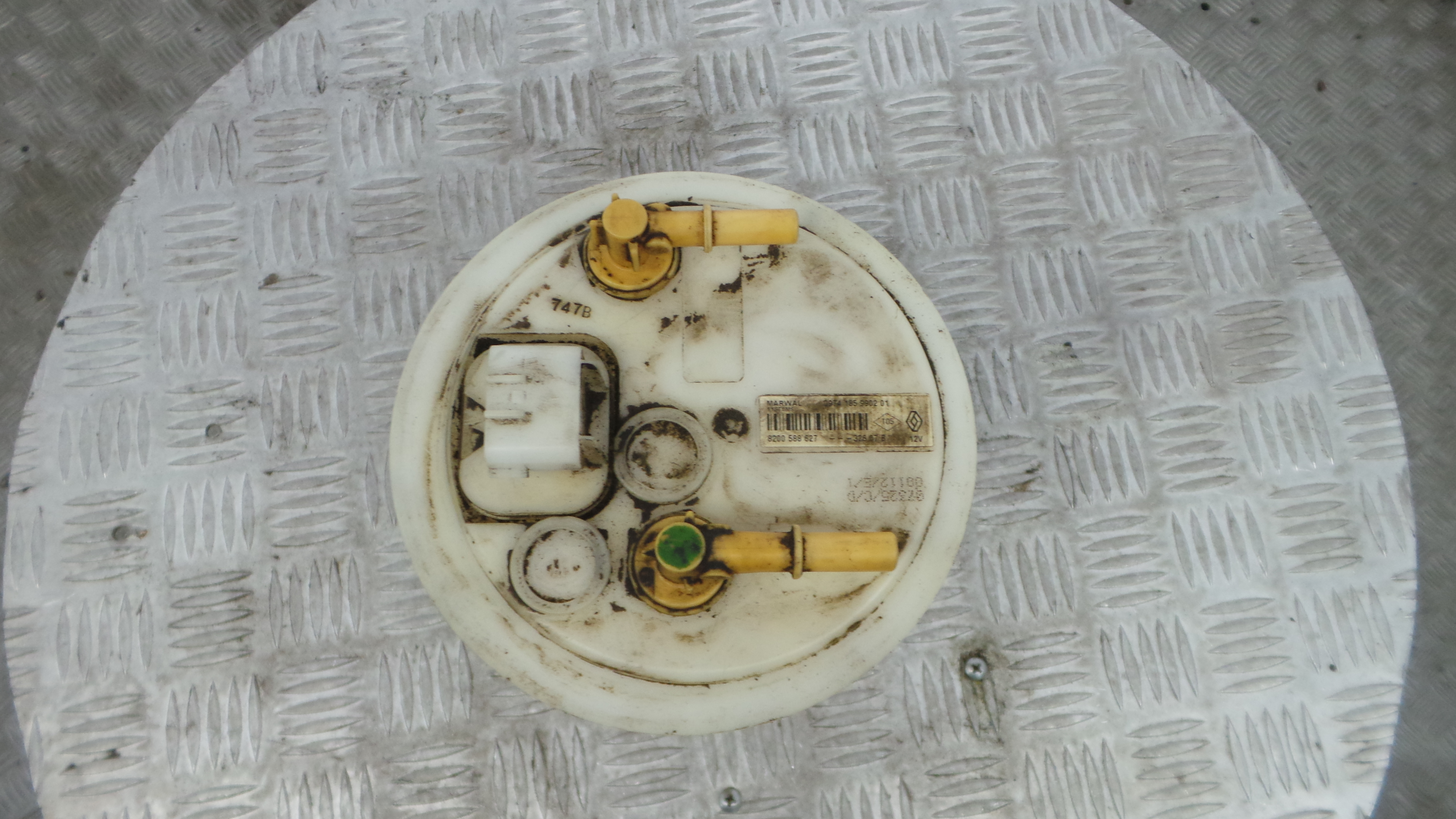 Boia do Combustível 8200588627 - RENAULT CLIO III (BR0/1, CR0/1)-37057172