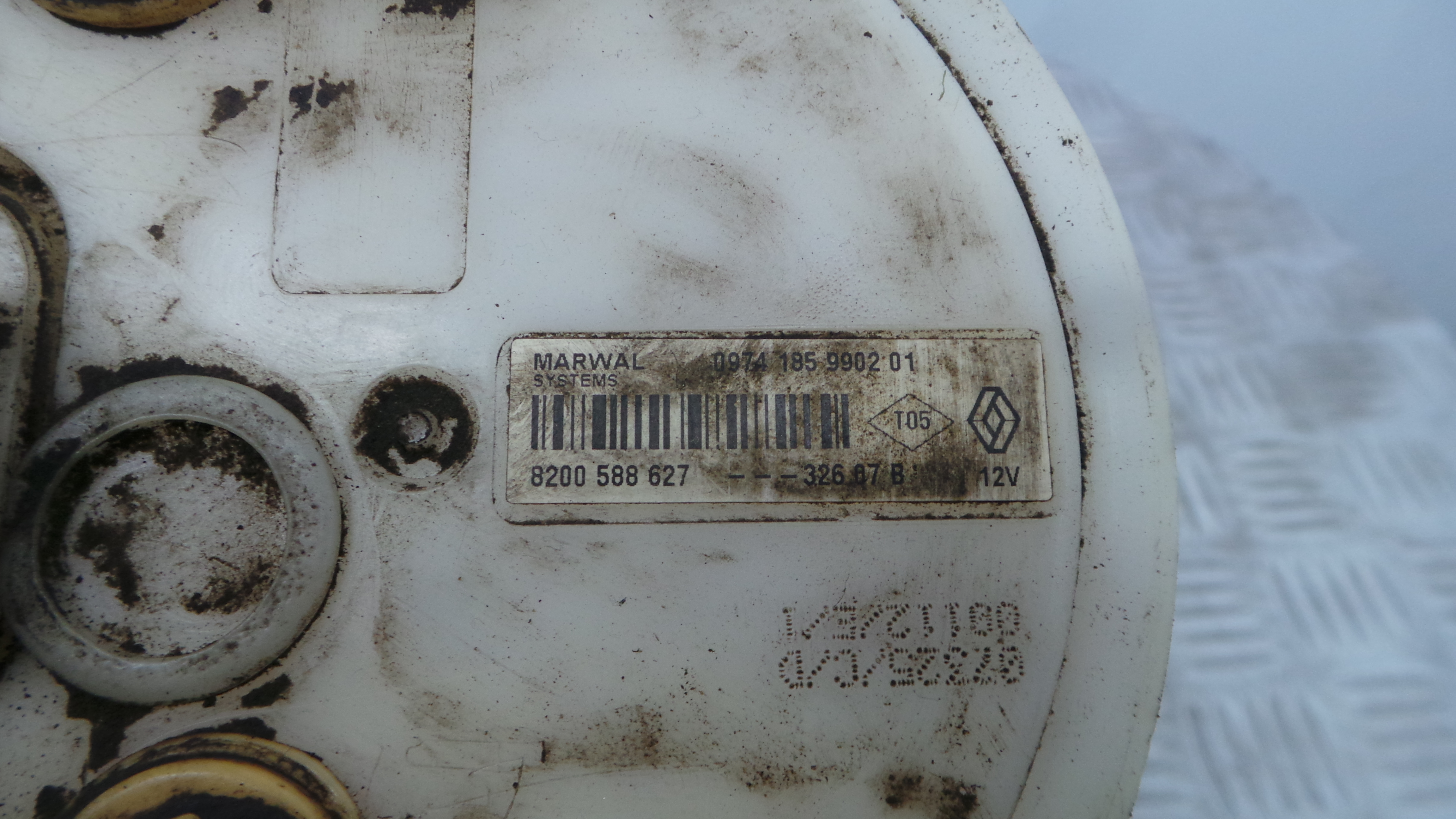 Boia do Combustível 8200588627 - RENAULT CLIO III (BR0/1, CR0/1)-37057172