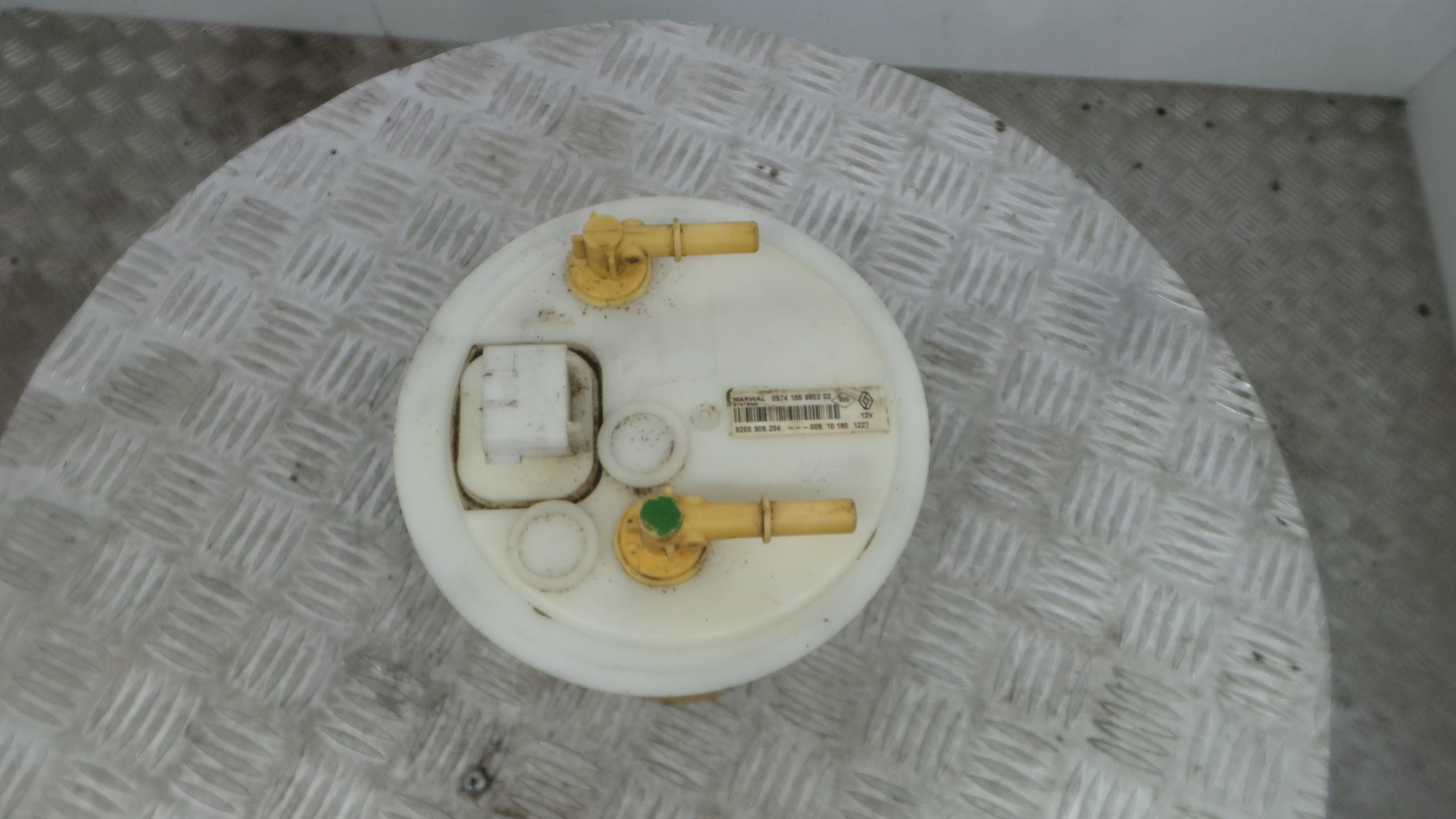 Boia do Combustível 8200906204 - RENAULT CLIO III (BR0/1, CR0/1)-37057219