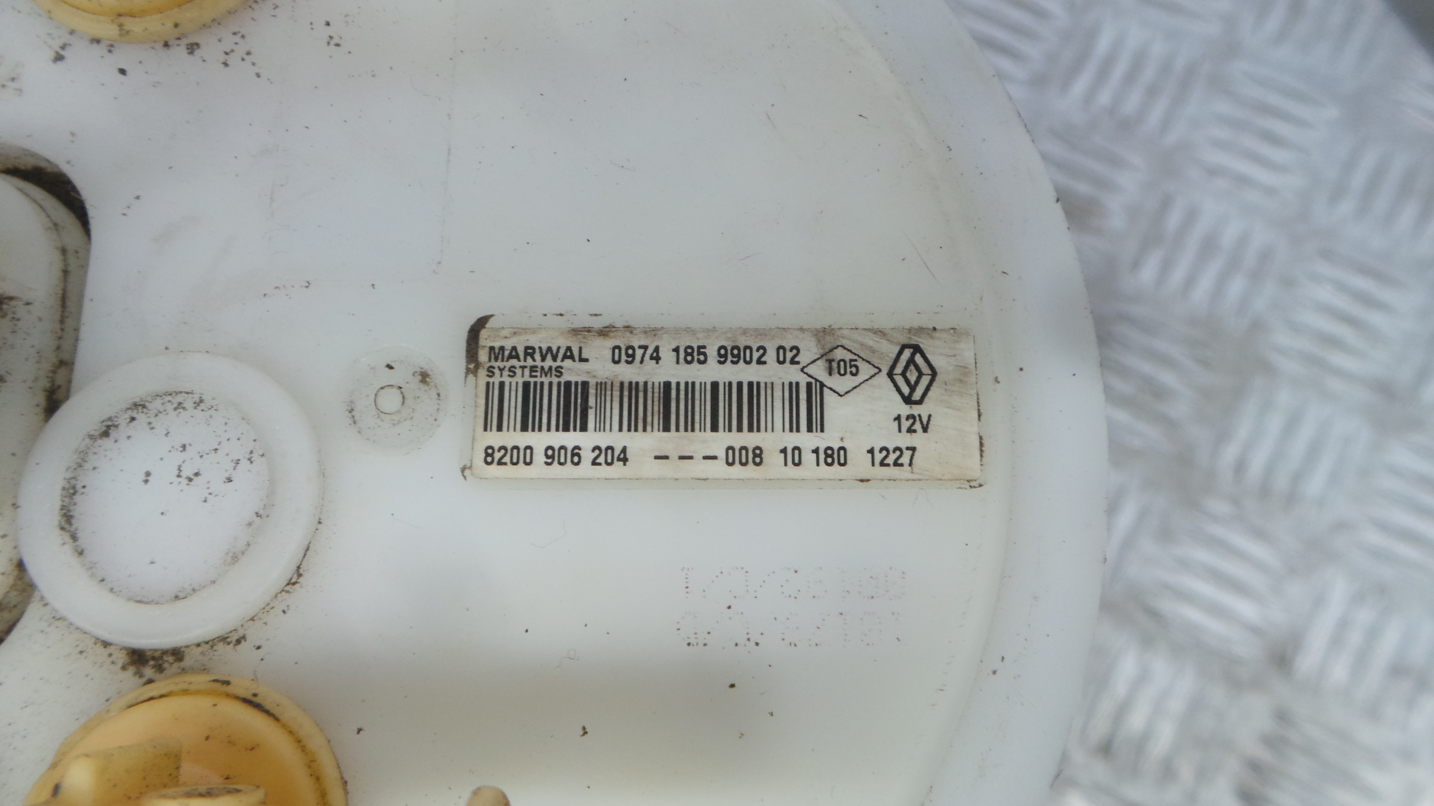 Boia do Combustível 8200906204 - RENAULT CLIO III (BR0/1, CR0/1)-37057219