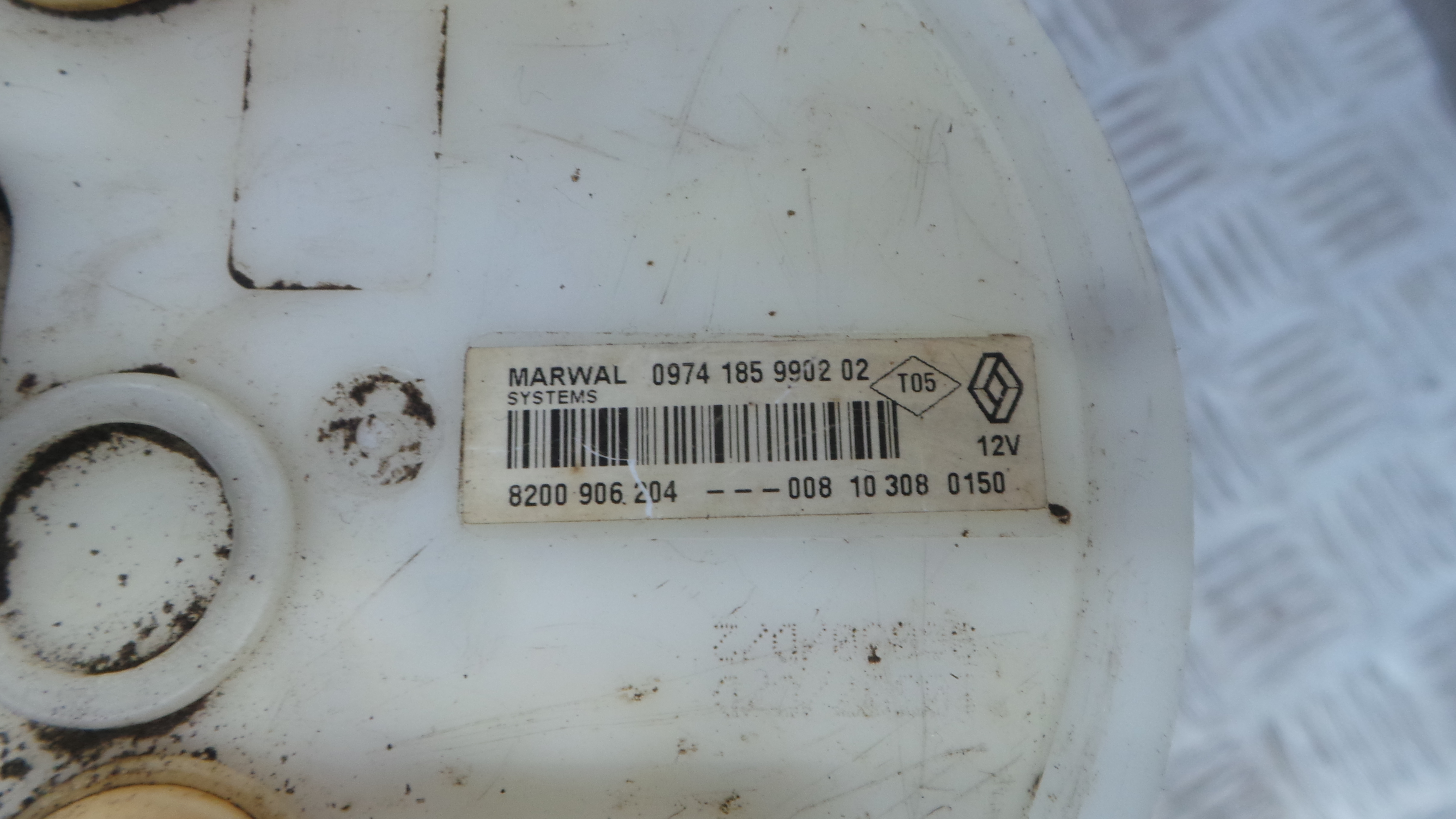 Boia do Combustível 8200906204 - RENAULT CLIO III (BR0/1, CR0/1)-37057222