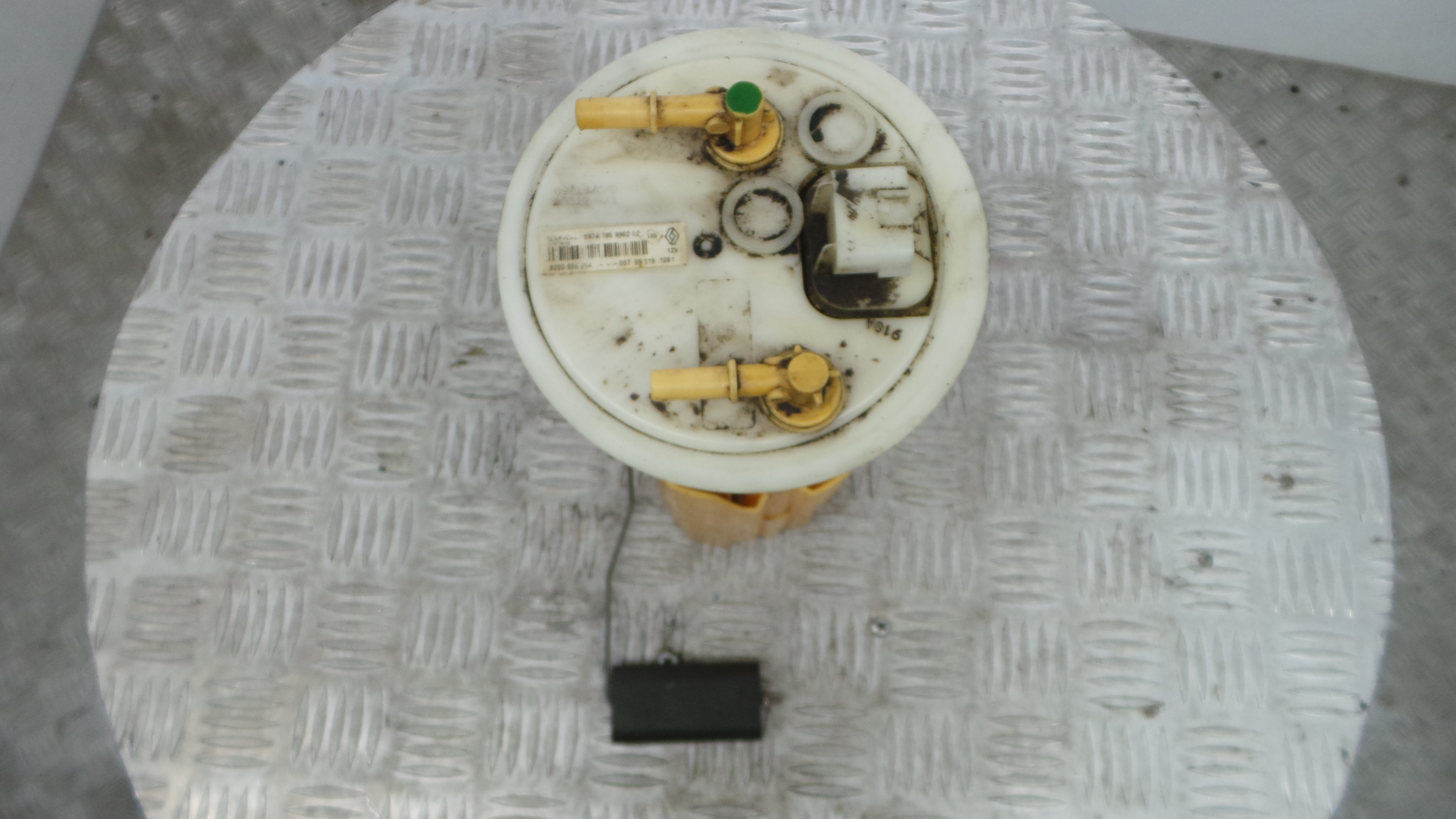 Boia do Combustível 8200906204 - RENAULT CLIO III (BR0/1, CR0/1)-37057246