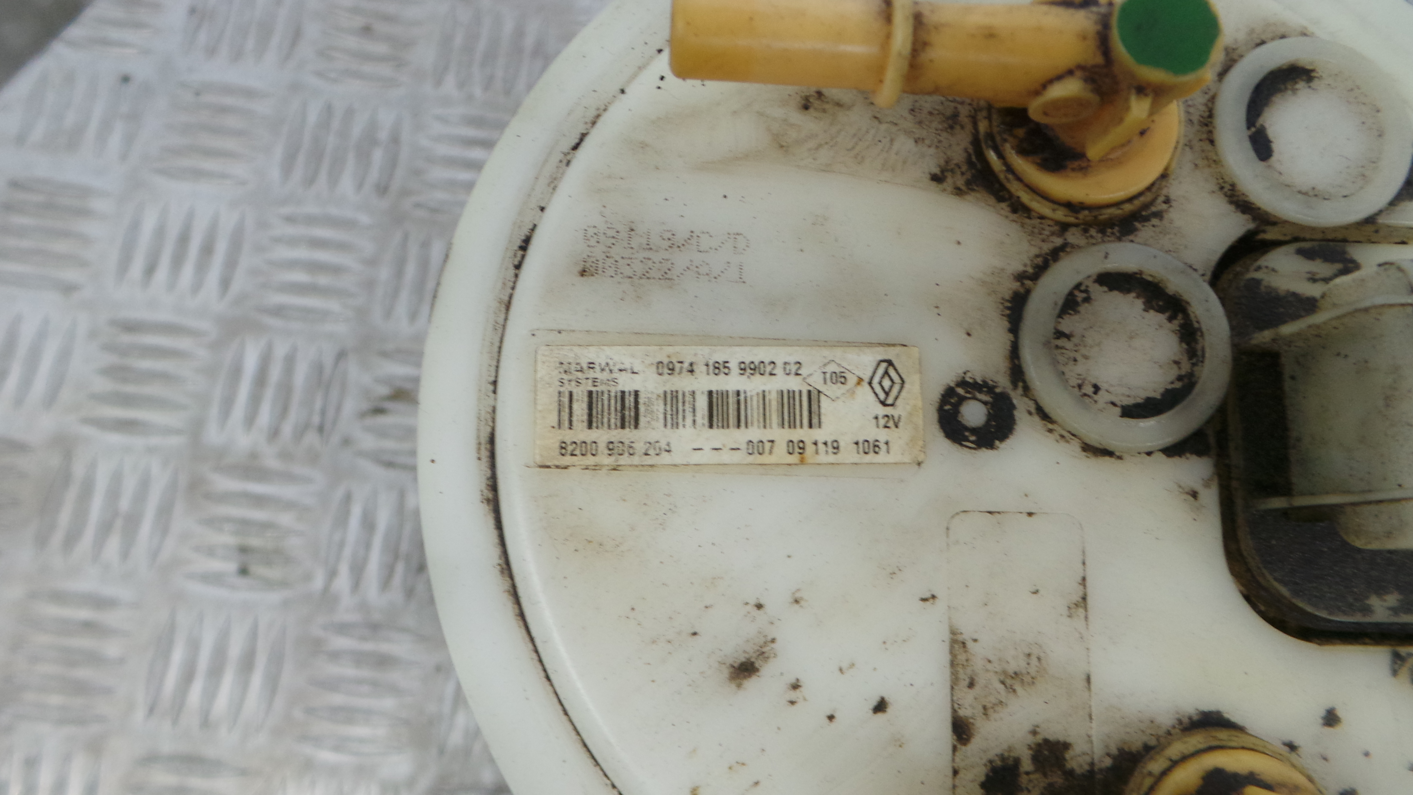 Boia do Combustível 8200906204 - RENAULT CLIO III (BR0/1, CR0/1)-37057246