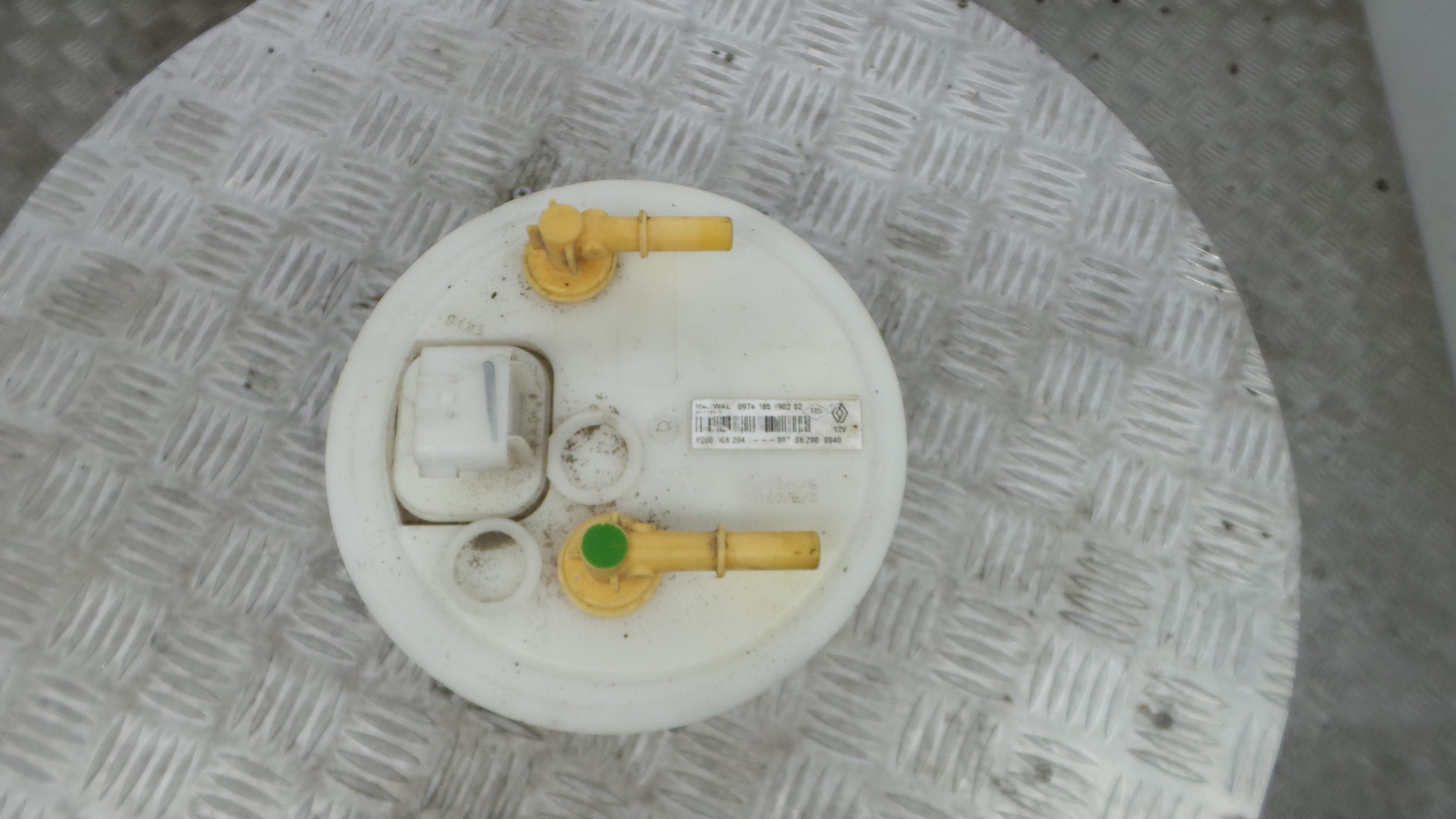 Boia do Combustível 8200906204 - RENAULT CLIO III (BR0/1, CR0/1)-37057252