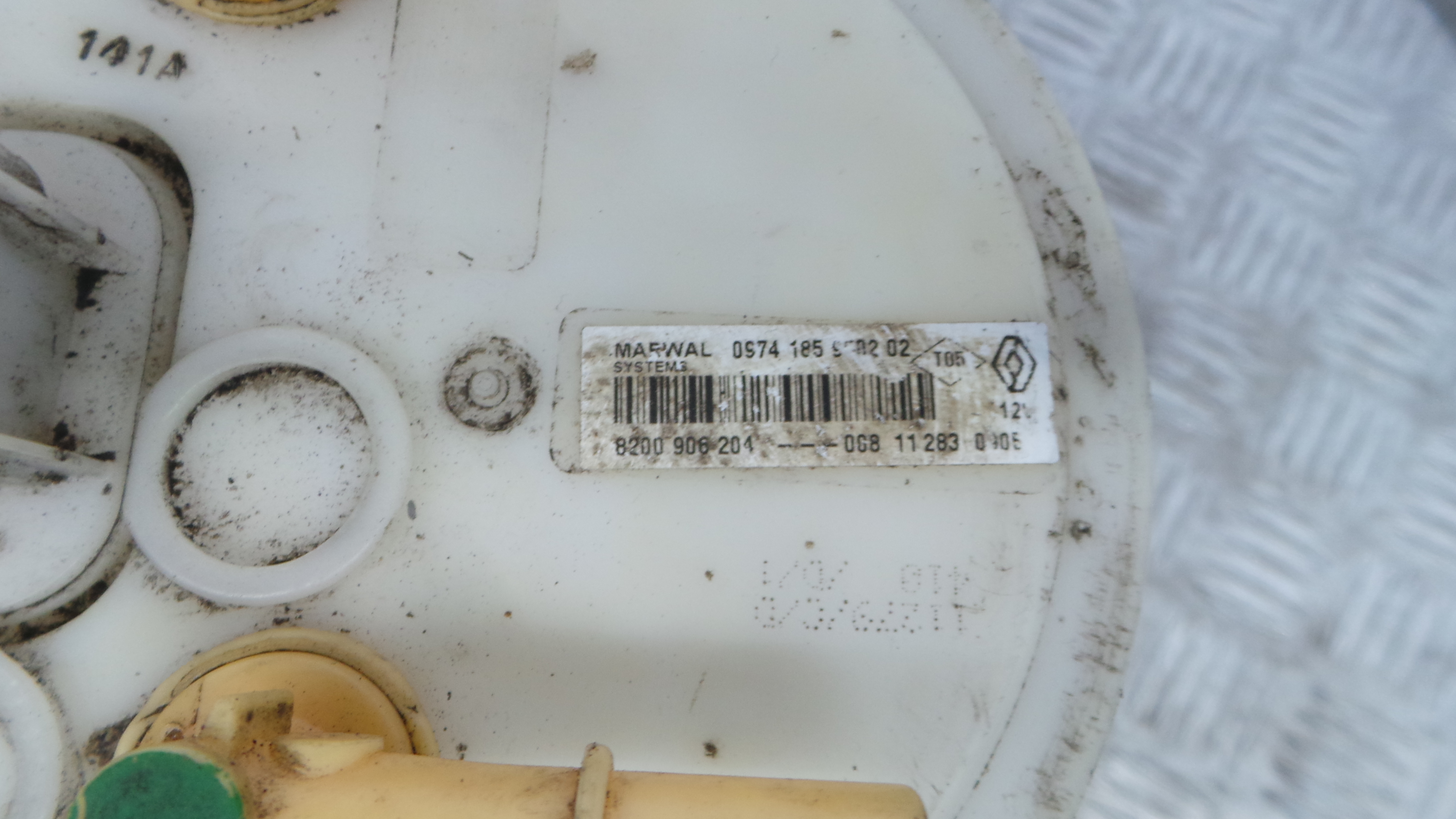 Boia do Combustível 8200906204 - RENAULT CLIO III (BR0/1, CR0/1)-37057255