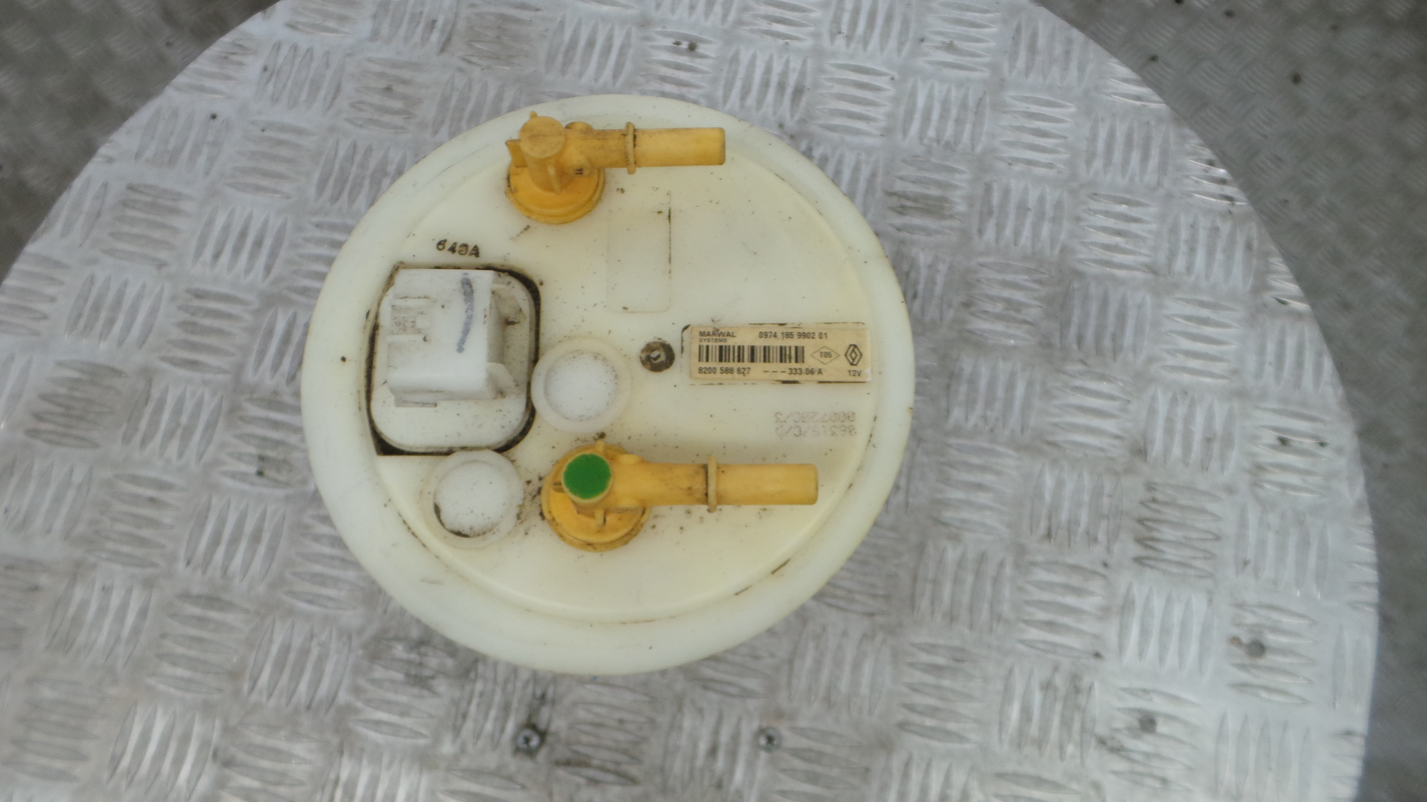 Boia do Combustível 8200588627 - RENAULT CLIO III (BR0/1, CR0/1)-37057350