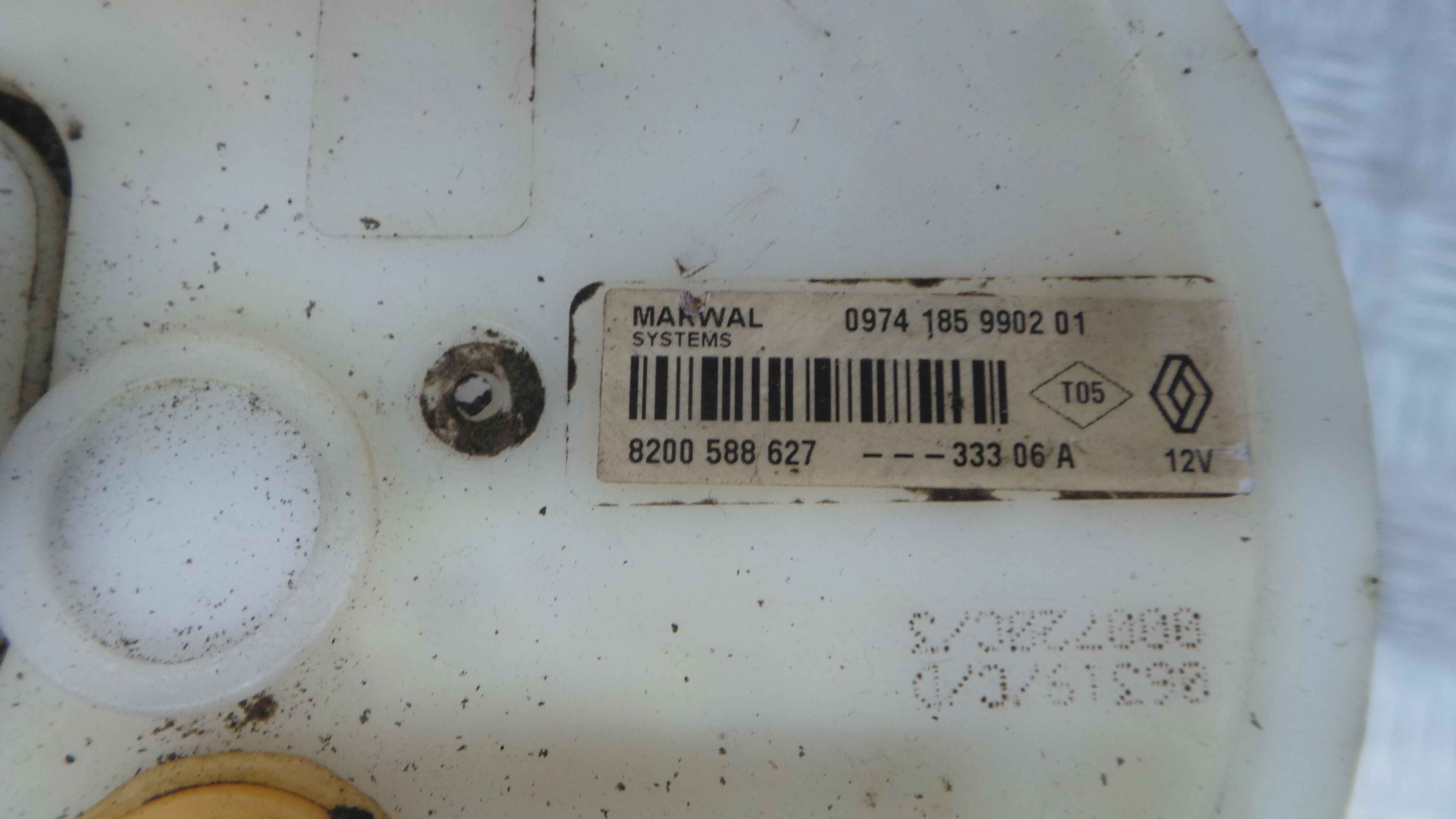 Boia do Combustível 8200588627 - RENAULT CLIO III (BR0/1, CR0/1)-37057350