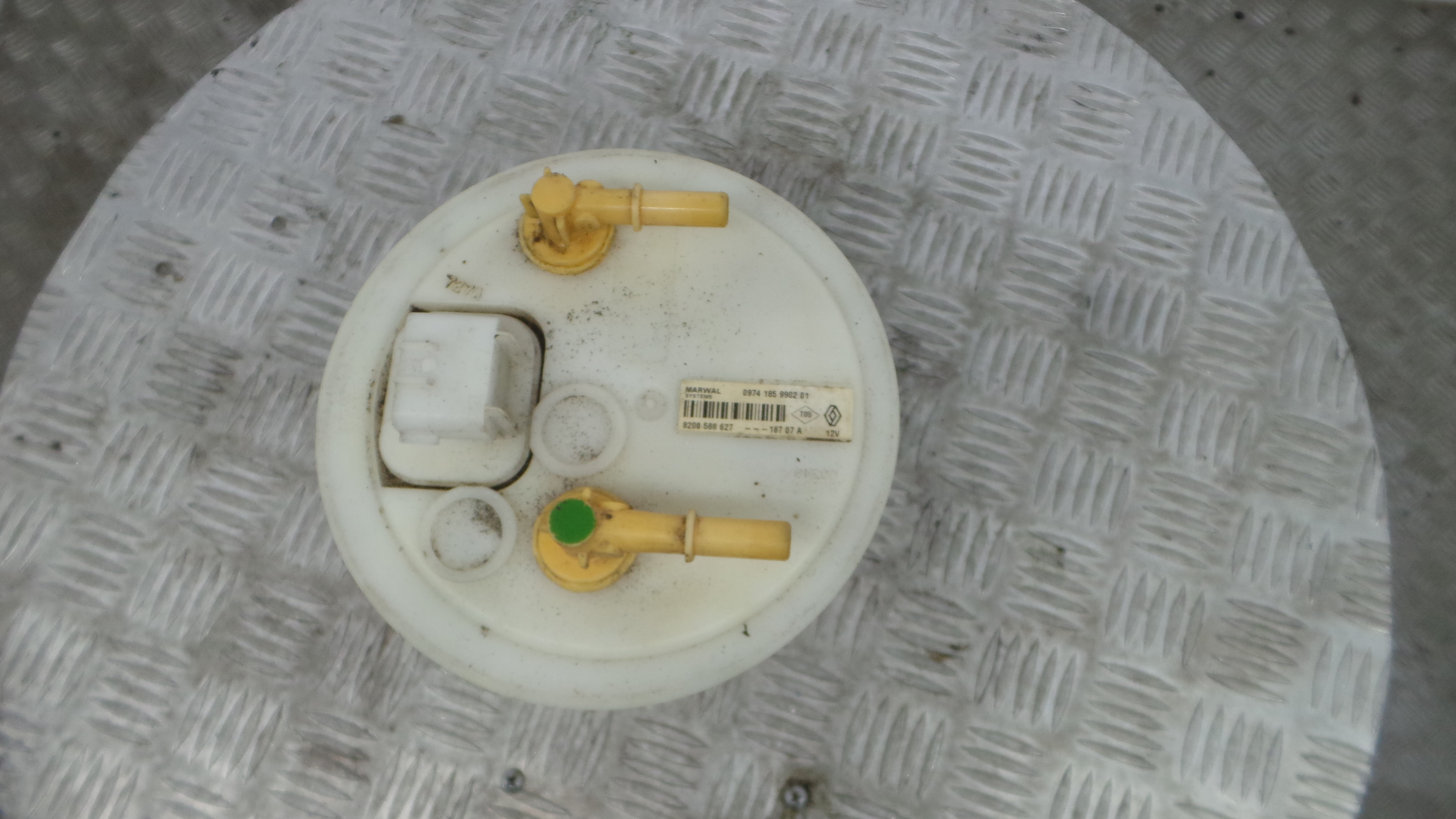 Boia do Combustível 8200588627 - RENAULT CLIO III (BR0/1, CR0/1)-37057362