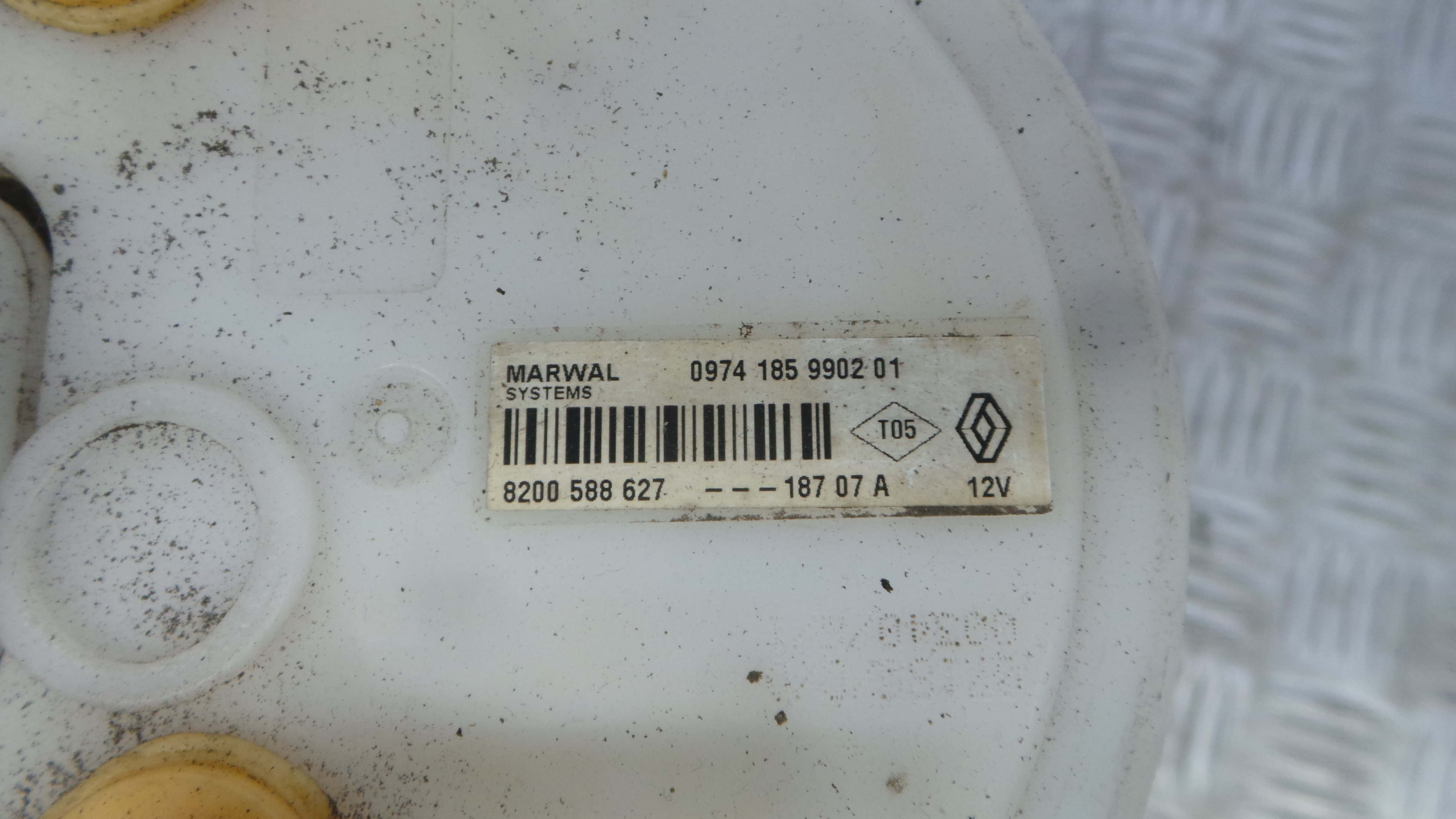 Boia do Combustível 8200588627 - RENAULT CLIO III (BR0/1, CR0/1)-37057362