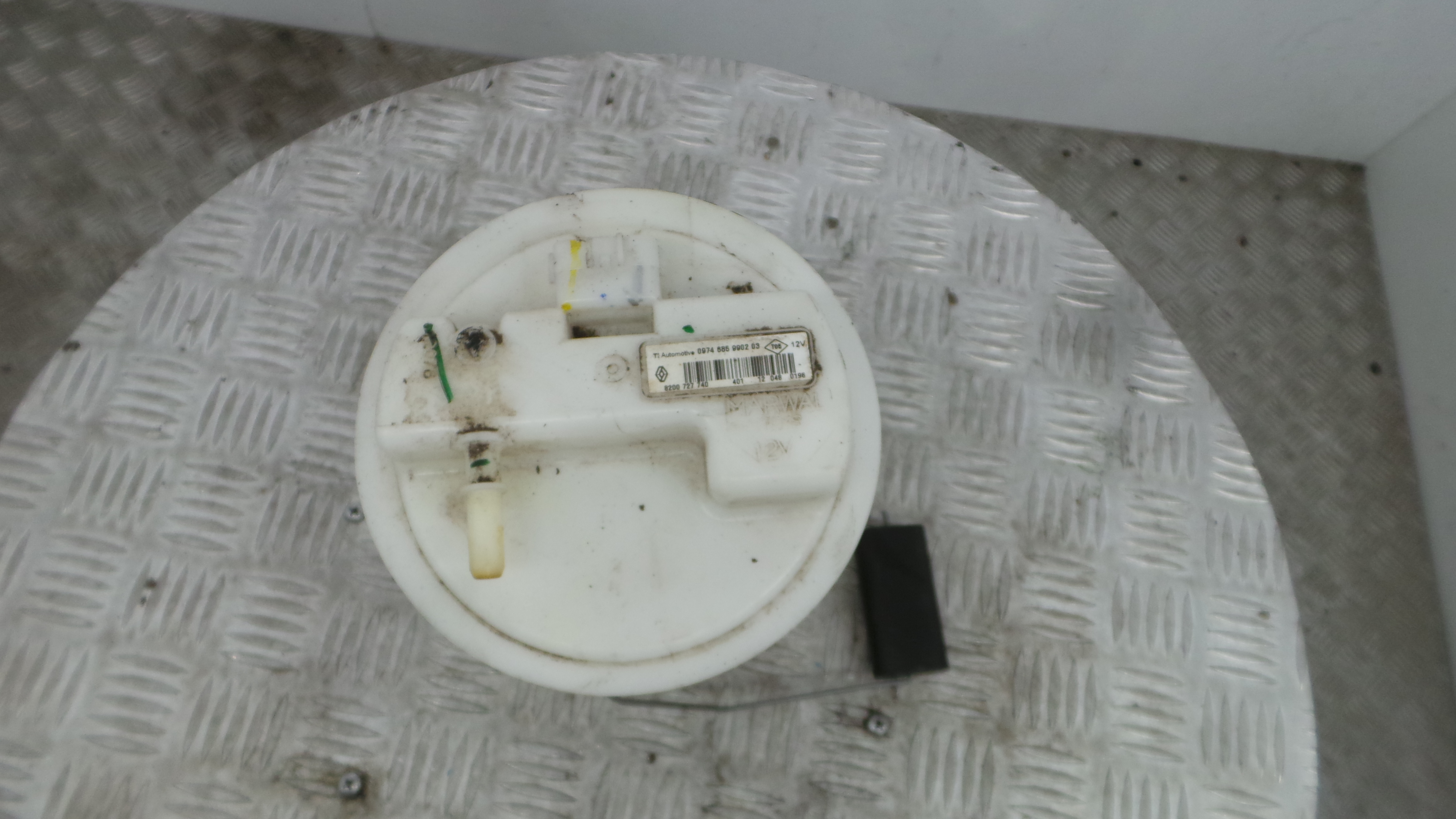 Boia do Combustível 8200727740 - RENAULT CLIO III (BR0/1, CR0/1)-37057365