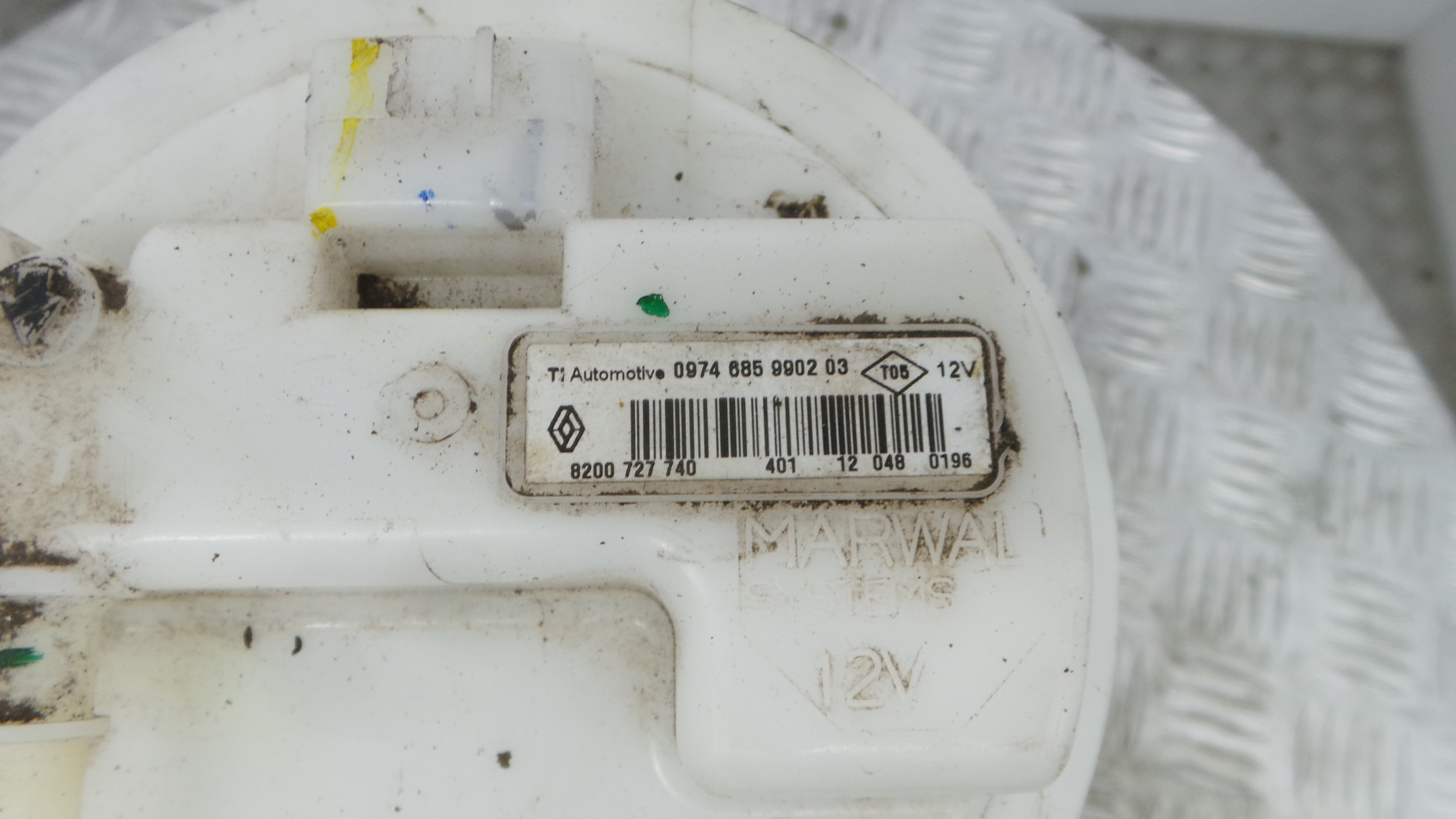 Boia do Combustível 8200727740 - RENAULT CLIO III (BR0/1, CR0/1)-37057365