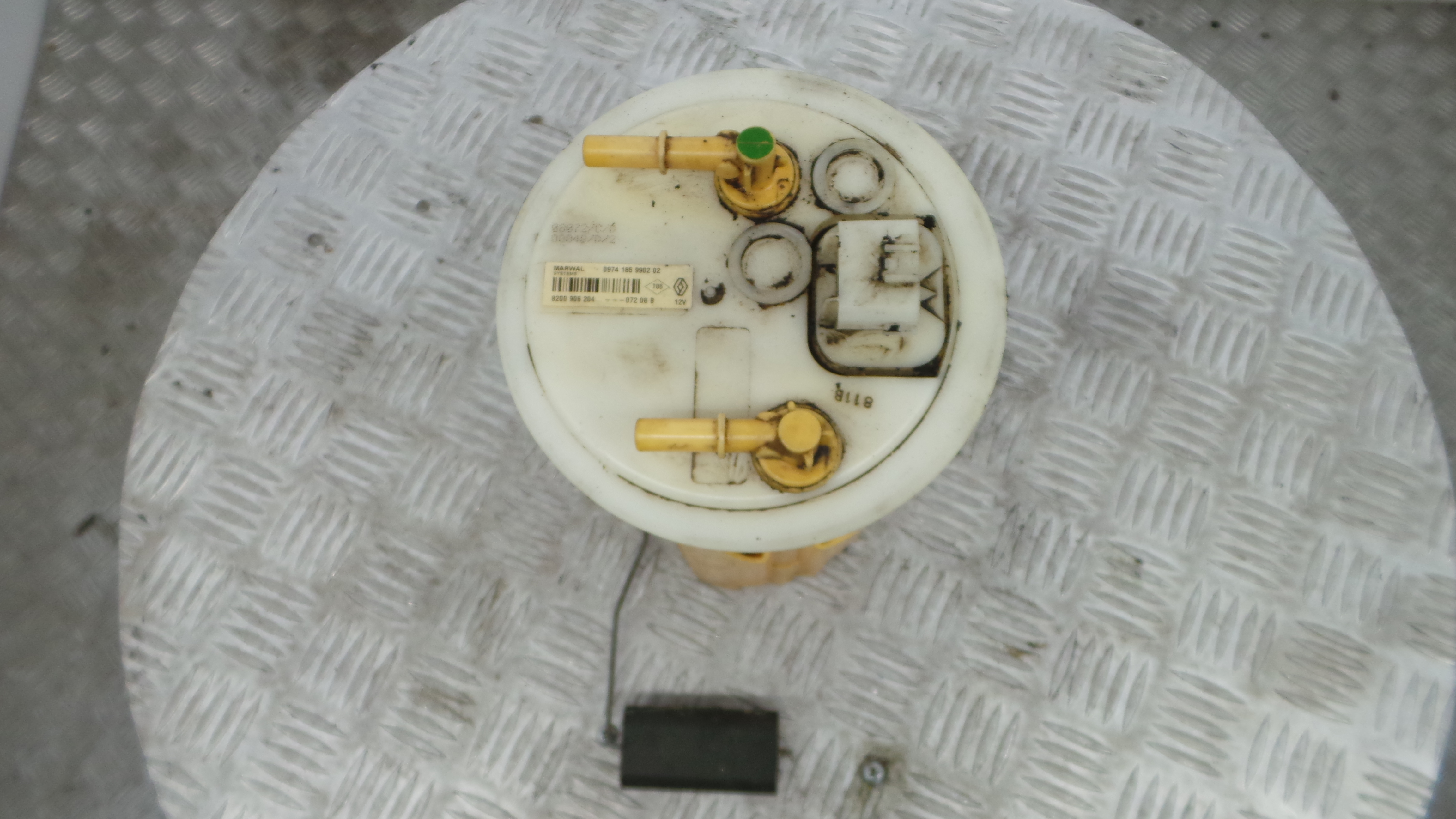 Boia do Combustível 8200906204 - RENAULT CLIO III (BR0/1, CR0/1)-37057385