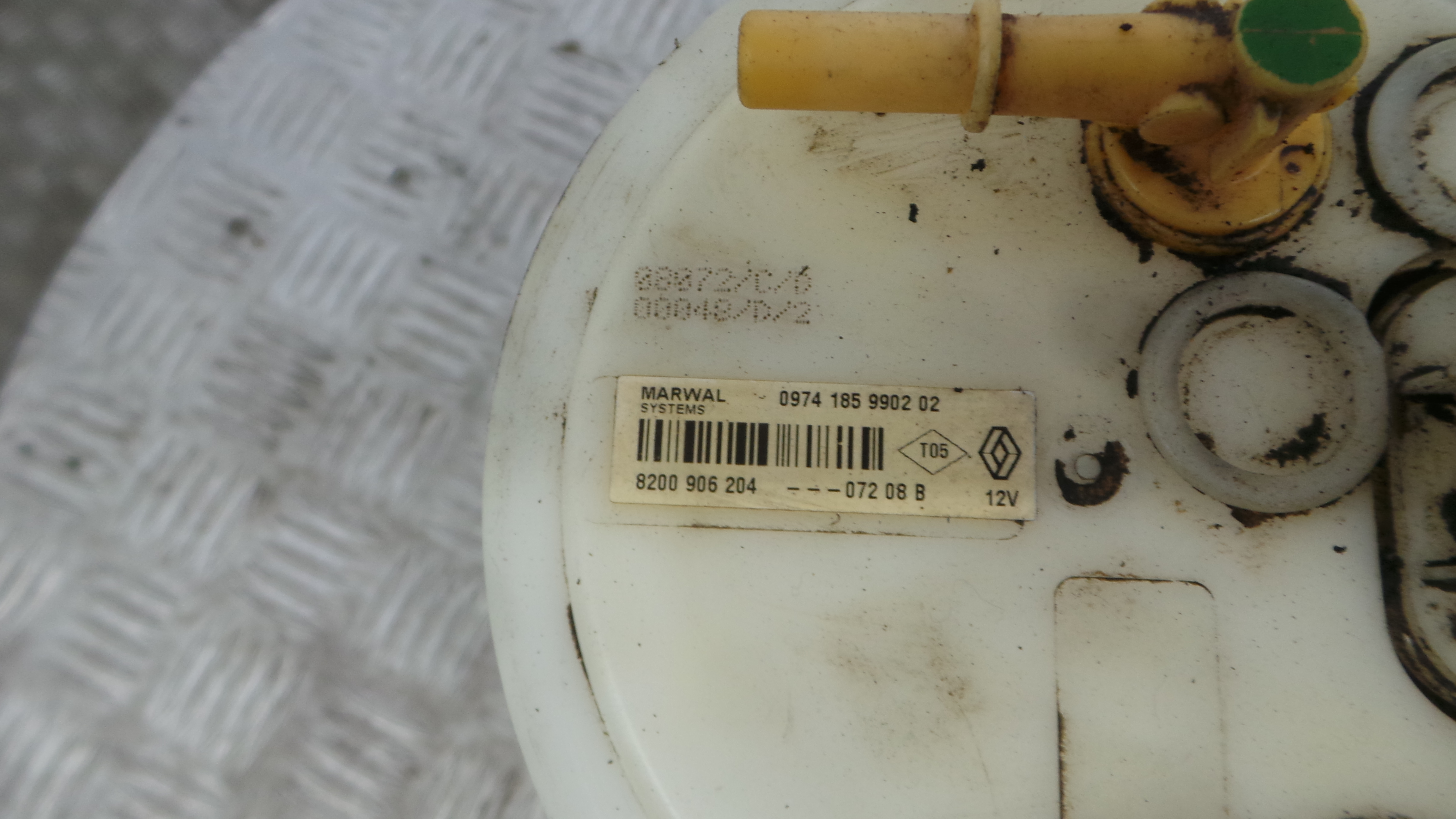 Boia do Combustível 8200906204 - RENAULT CLIO III (BR0/1, CR0/1)-37057385