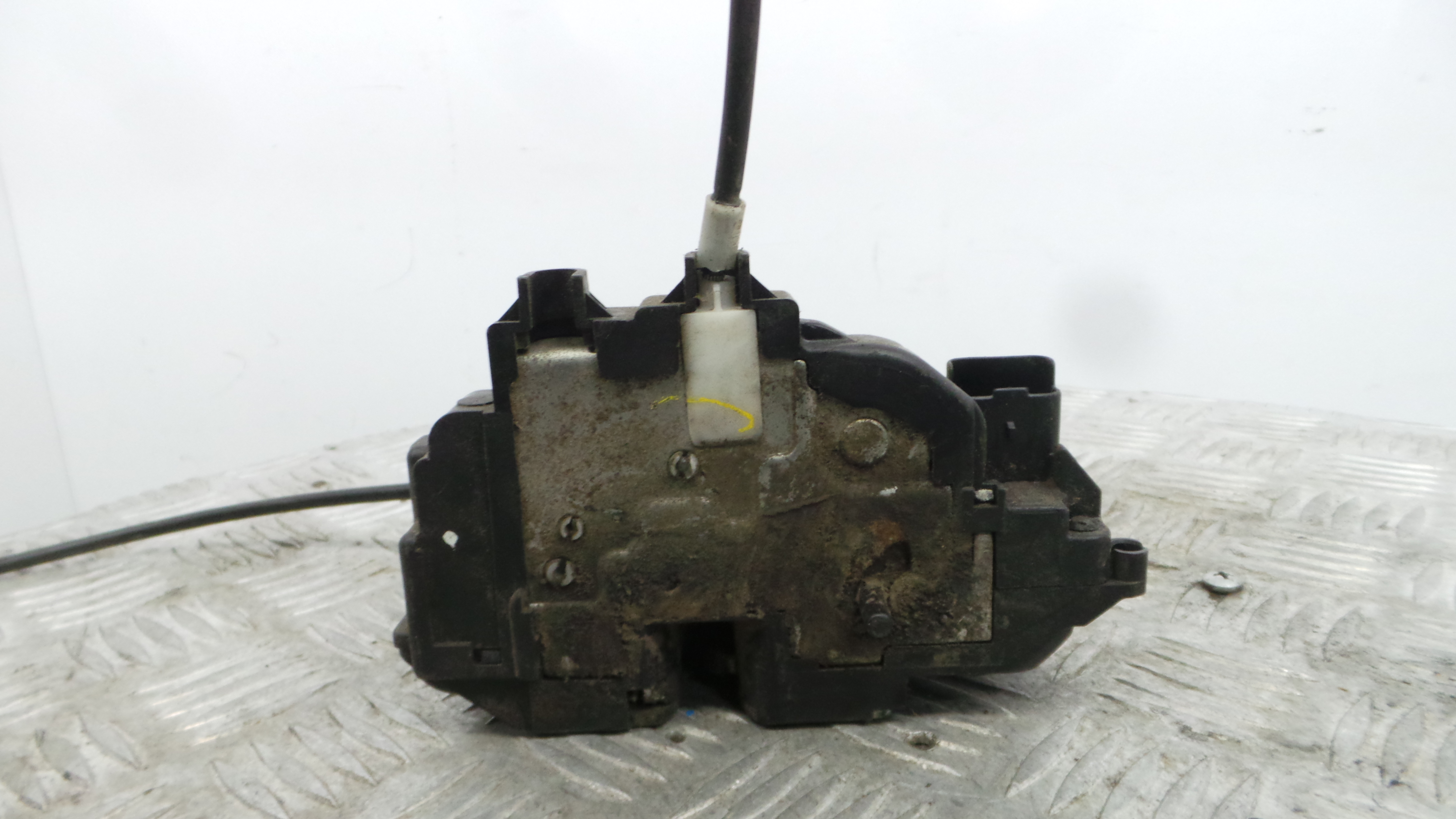 Fecho da Porta Trás Esq 8200350757 - RENAULT CLIO III (BR0/1, CR0/1)-37058383