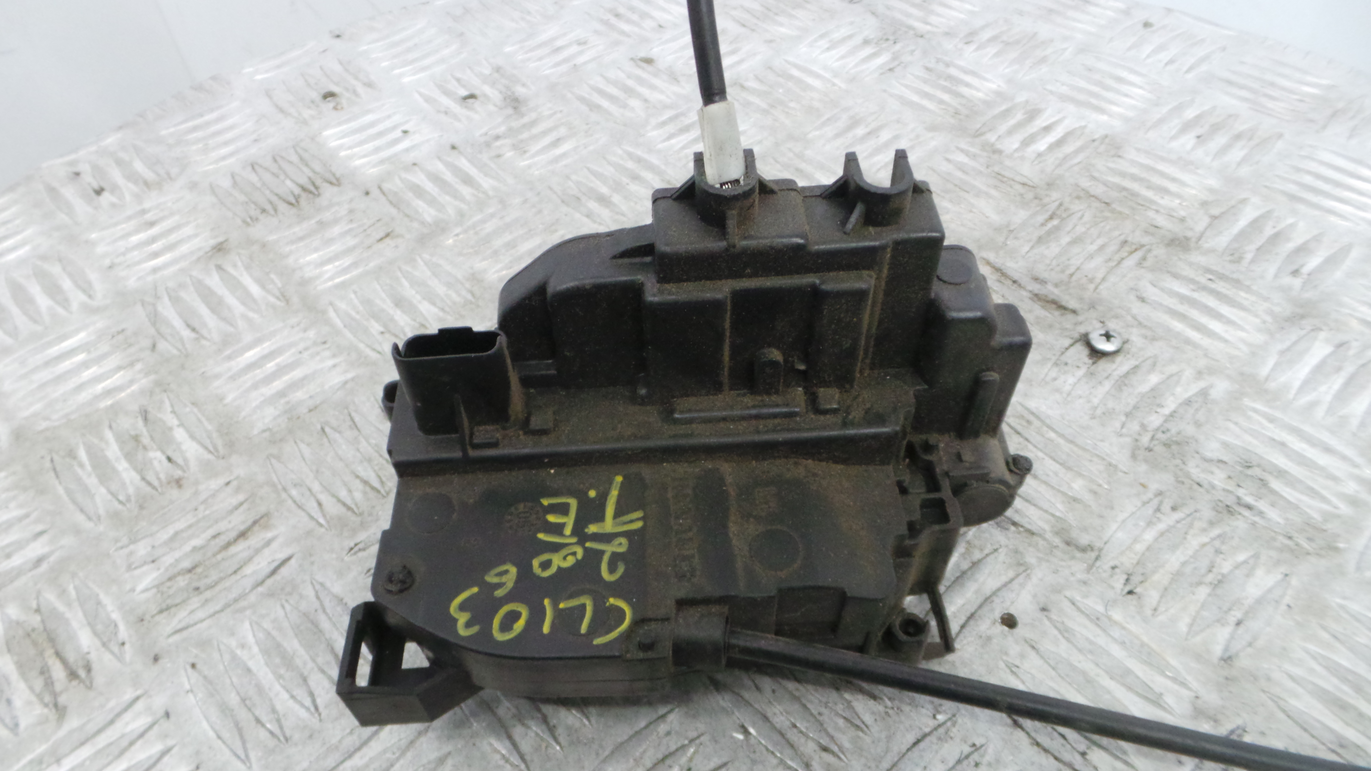 Fecho da Porta Trás Esq 8200350757 - RENAULT CLIO III (BR0/1, CR0/1)-37058383