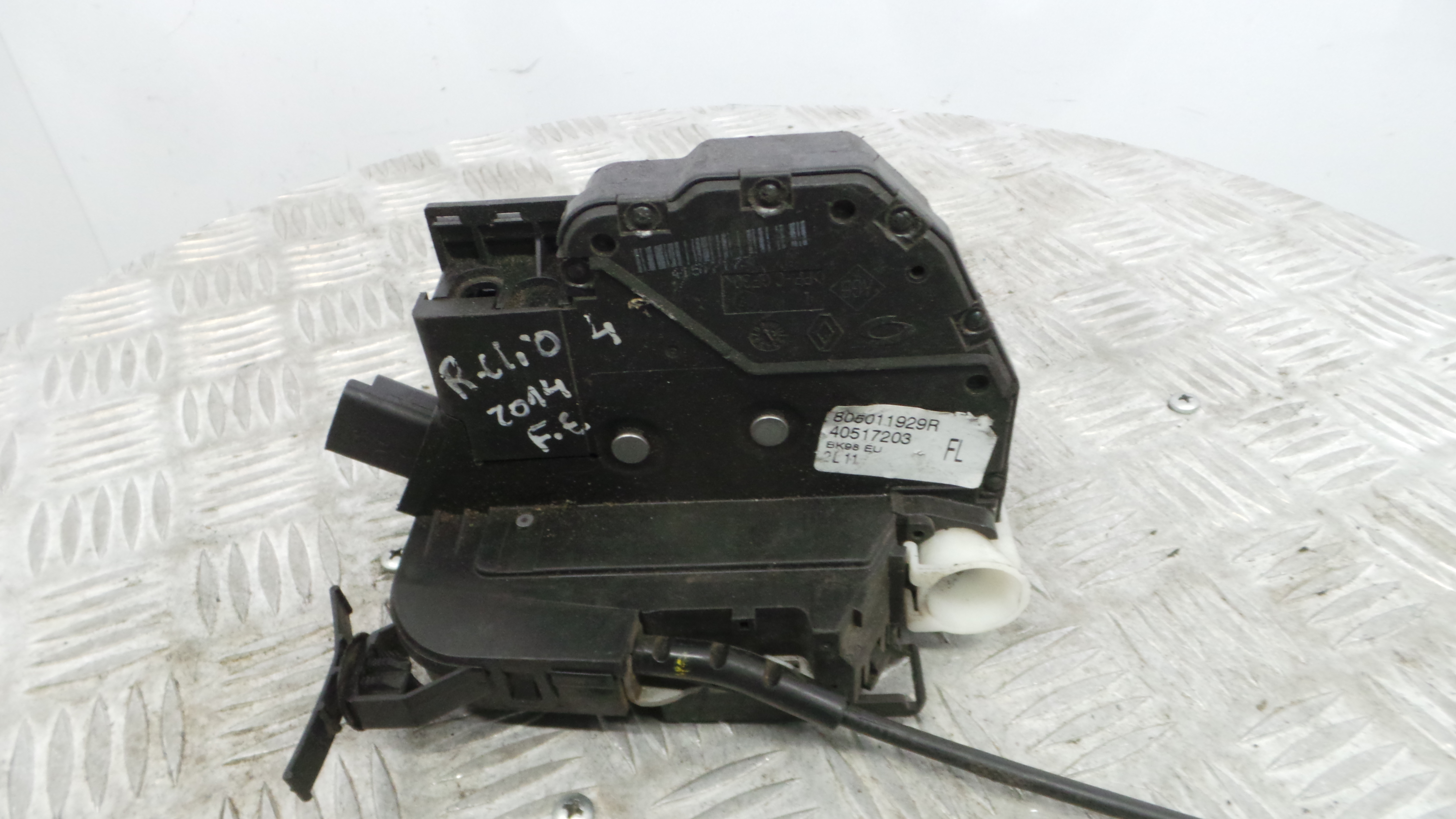 Fecho da Porta Frente Esq 805011929R - RENAULT CLIO IV (BH_)-37058457