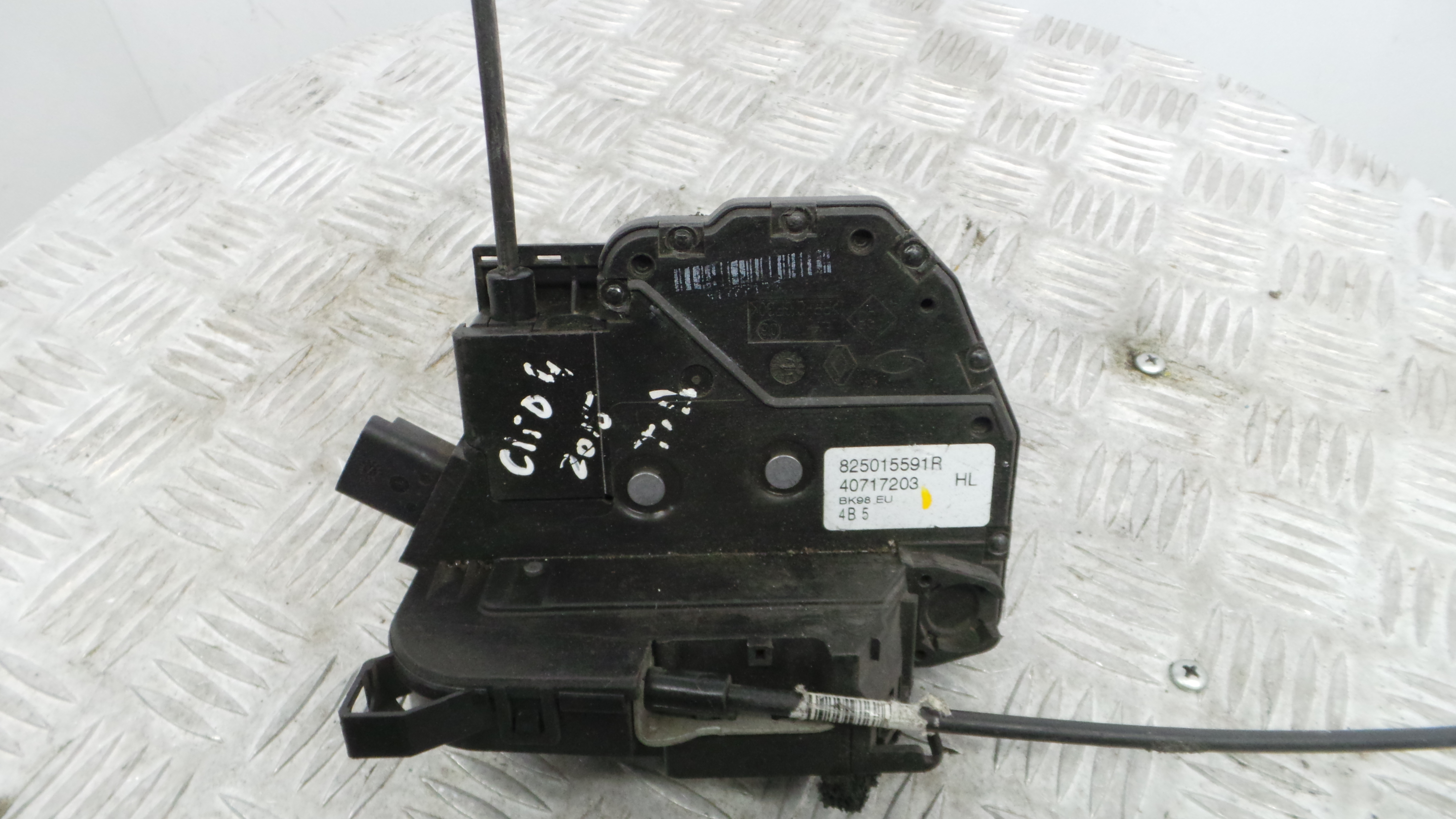 Fecho da Porta Trás Dto 825007311R - RENAULT CLIO V (B7_)-37058467