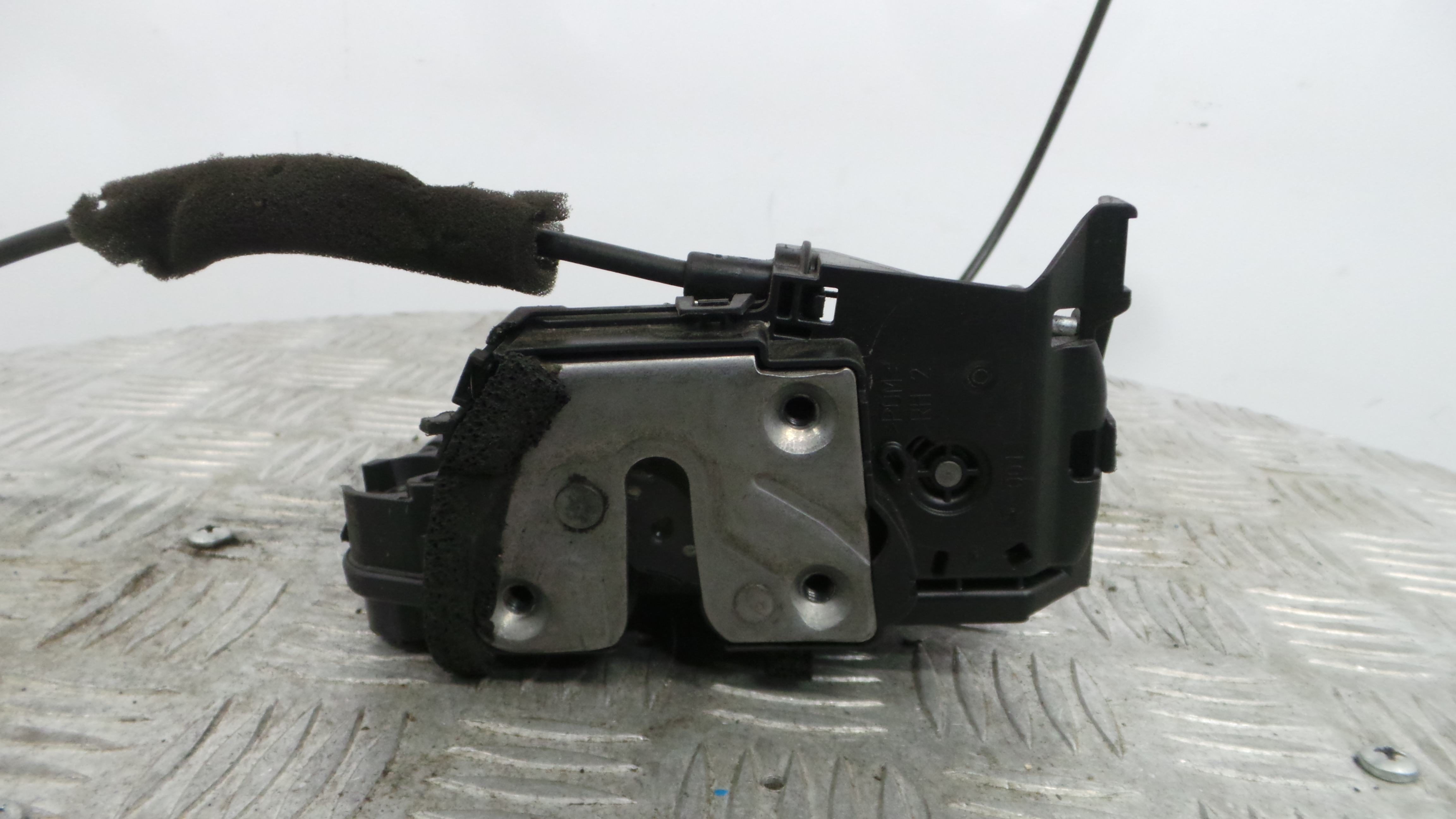 Fecho da Porta Trás Dto 825002104R - RENAULT CLIO IV (BH_)-37058530