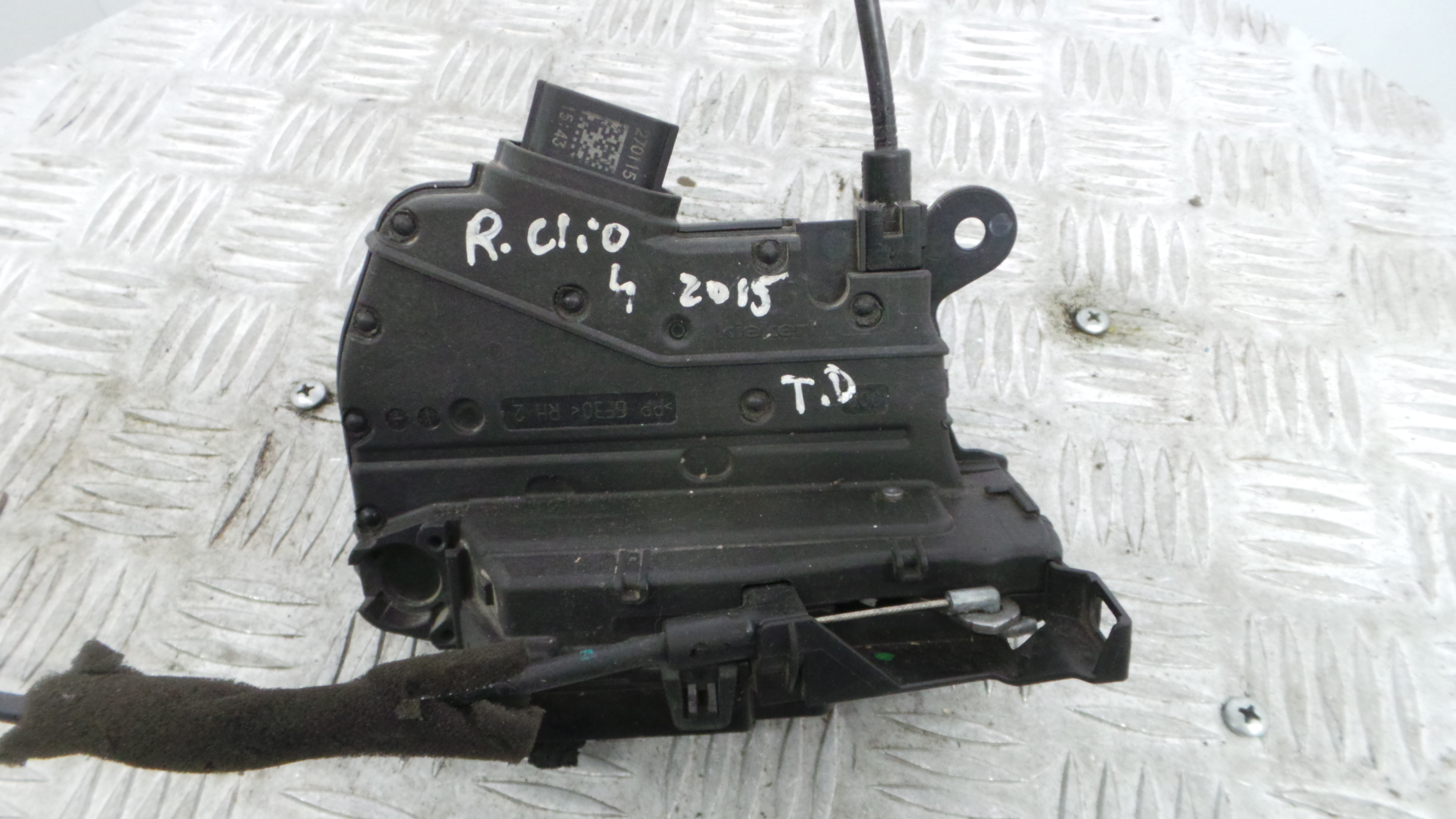 Fecho da Porta Trás Dto 825002104R - RENAULT CLIO IV (BH_)-37058530