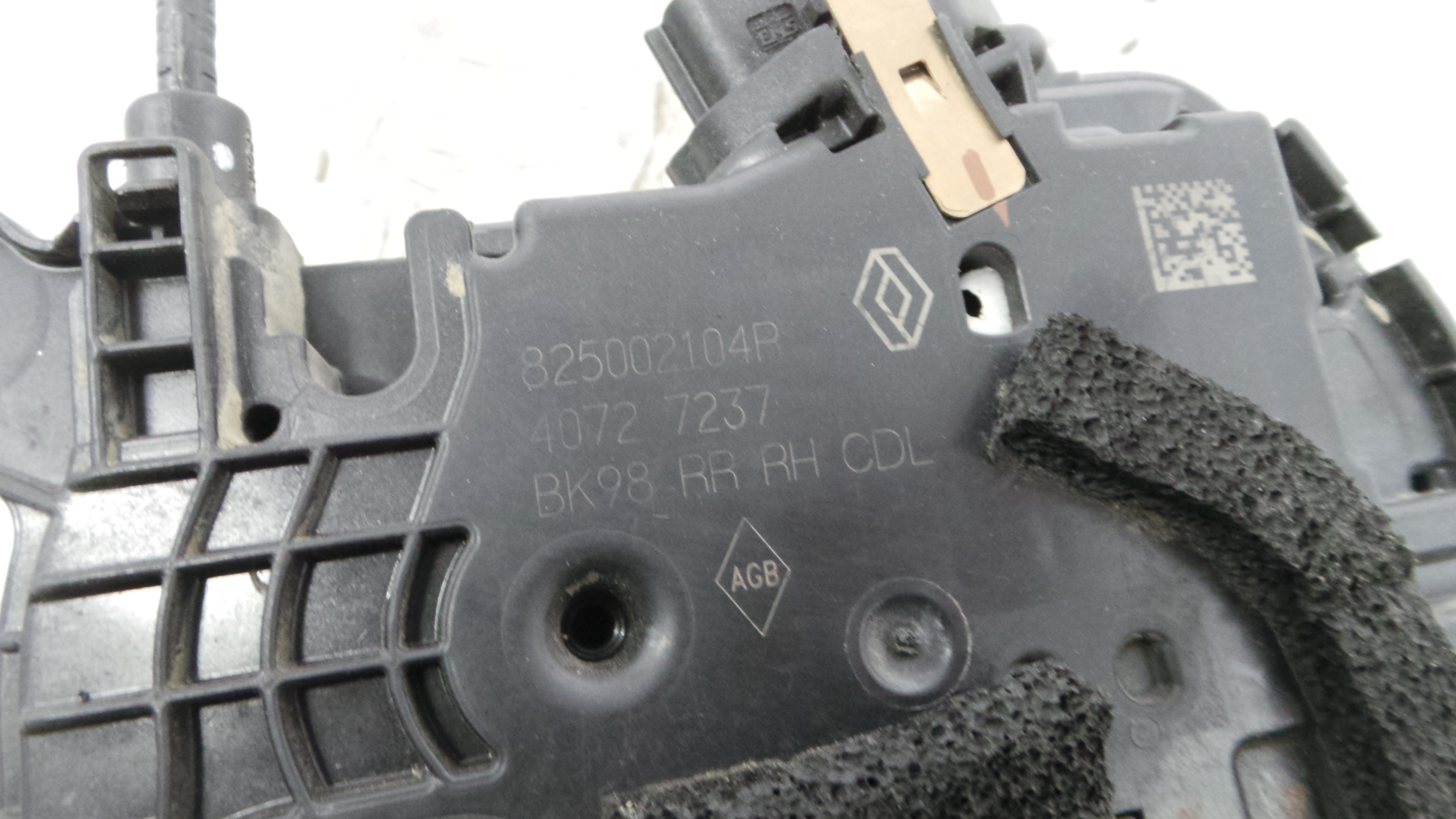 Fecho da Porta Trás Dto 825002104R - RENAULT CLIO IV (BH_)-37058530