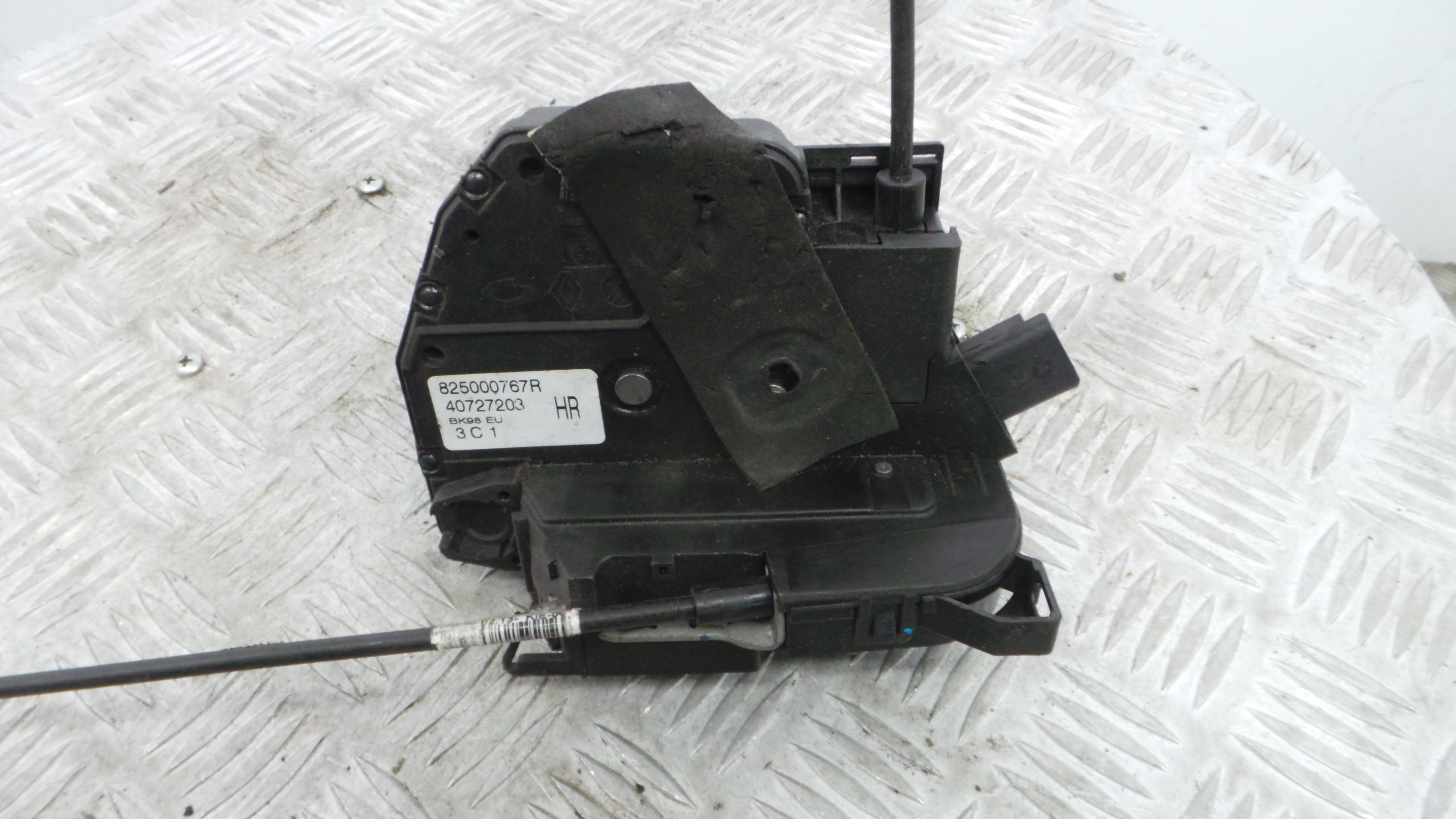 Fecho da Porta Trás Dto 825000767R - RENAULT CLIO IV (BH_)-37058534