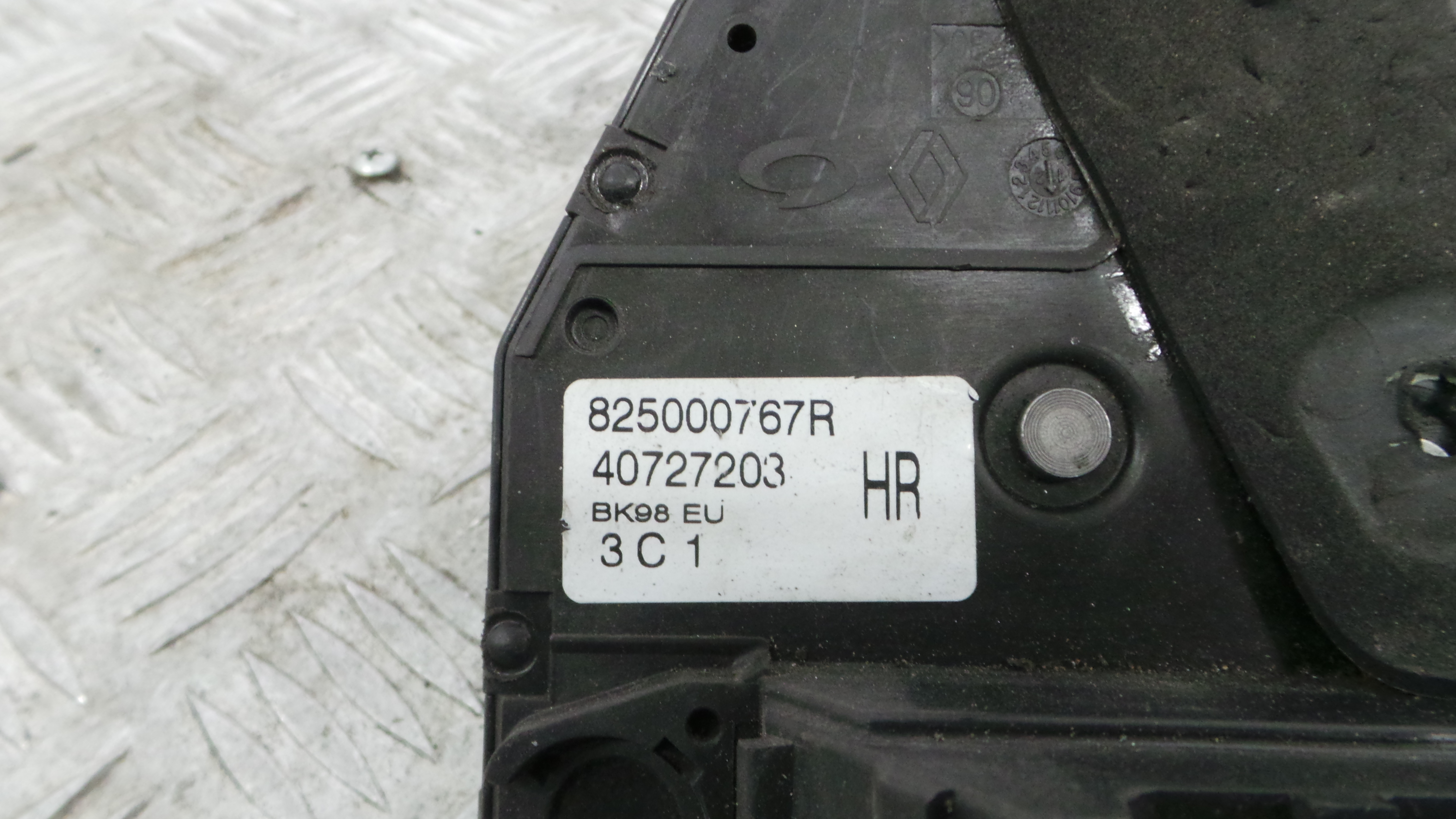 Fecho da Porta Trás Dto 825000767R - RENAULT CLIO IV (BH_)-37058534