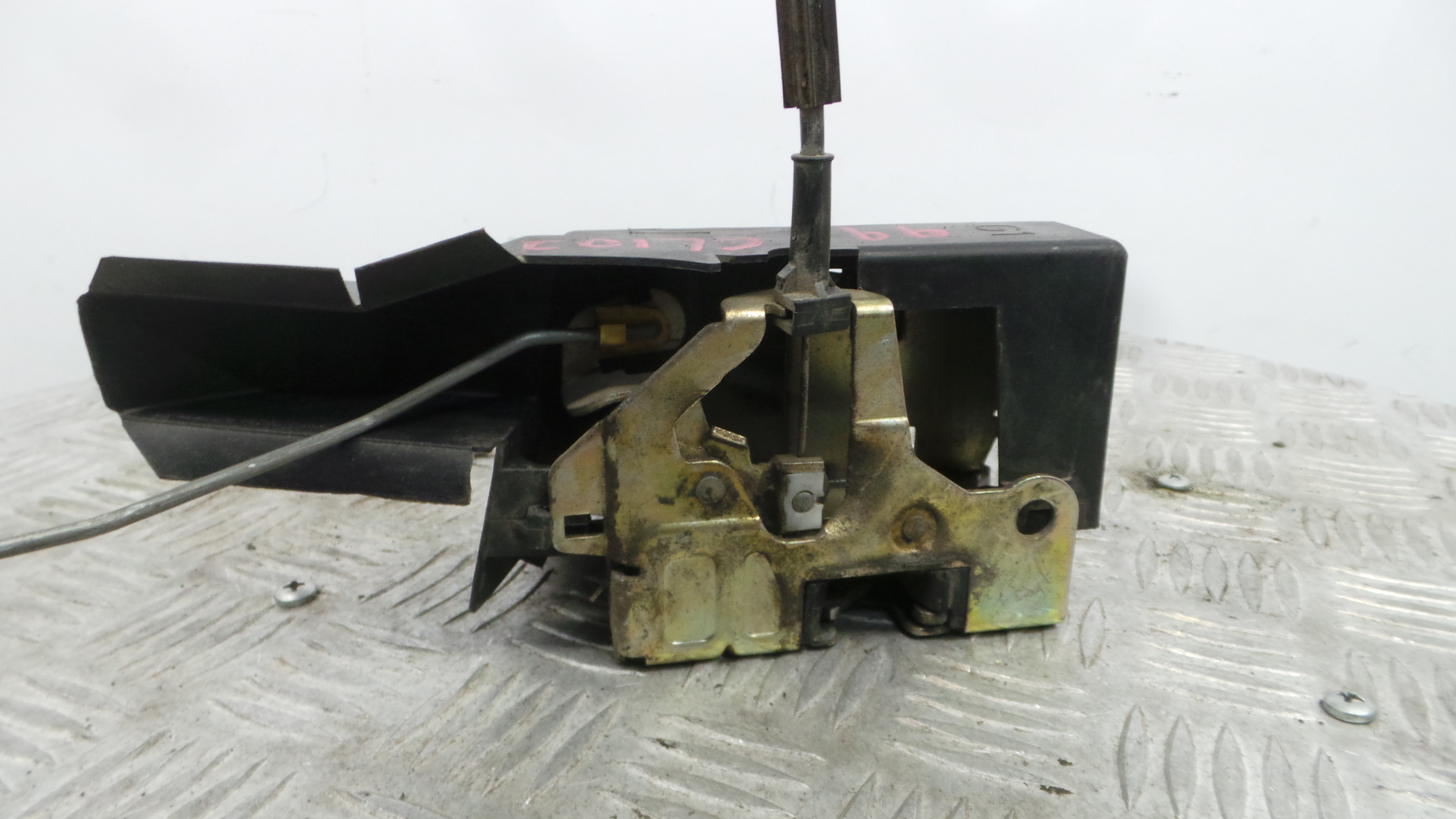 Fecho da Porta Frente Esq 7701045304 - RENAULT CLIO II (BB_, CB_), CLIO Mk II (BB_, CB_)-37058801