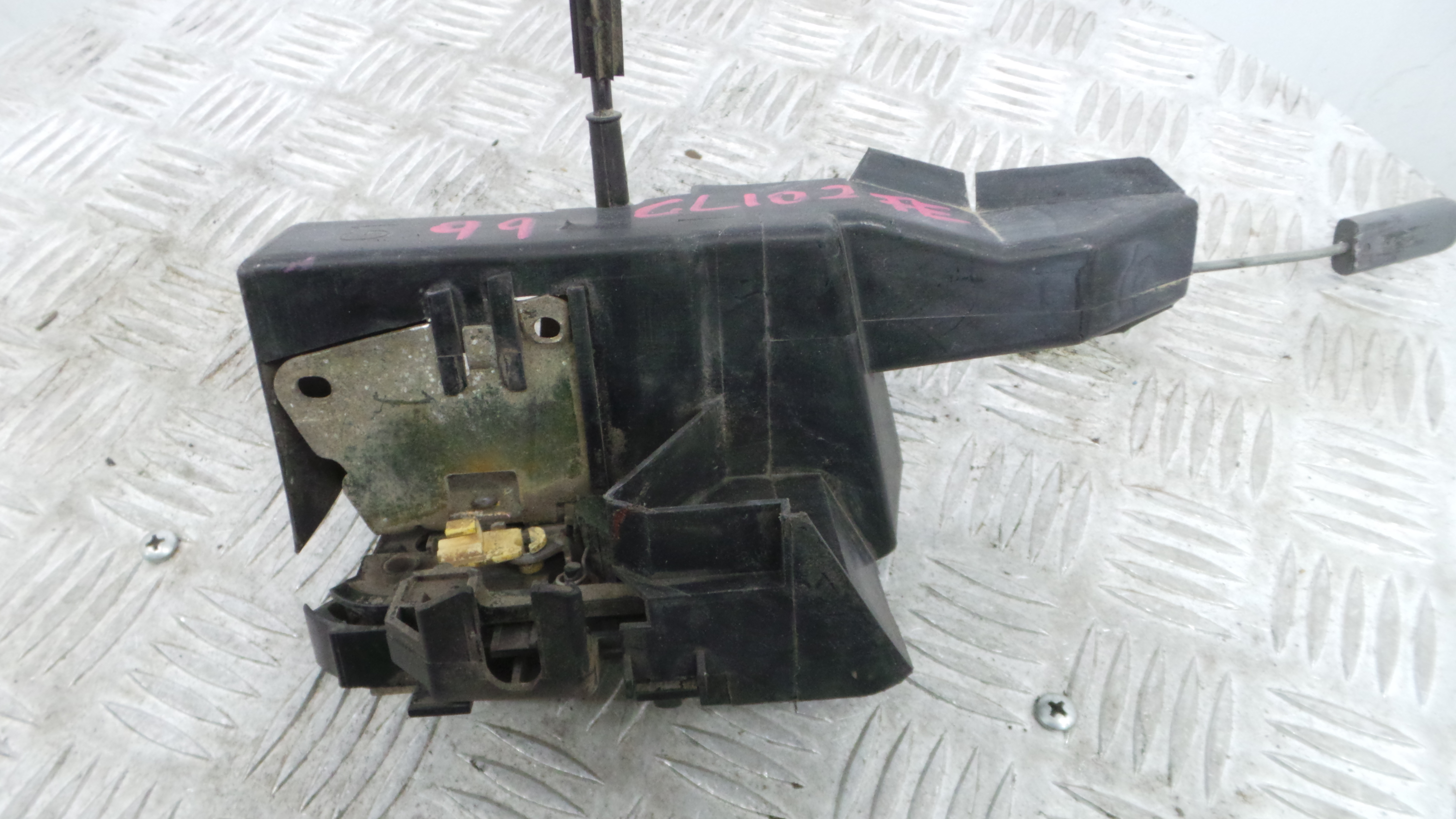 Fecho da Porta Frente Esq 7701045304 - RENAULT CLIO II (BB_, CB_), CLIO Mk II (BB_, CB_)-37058801