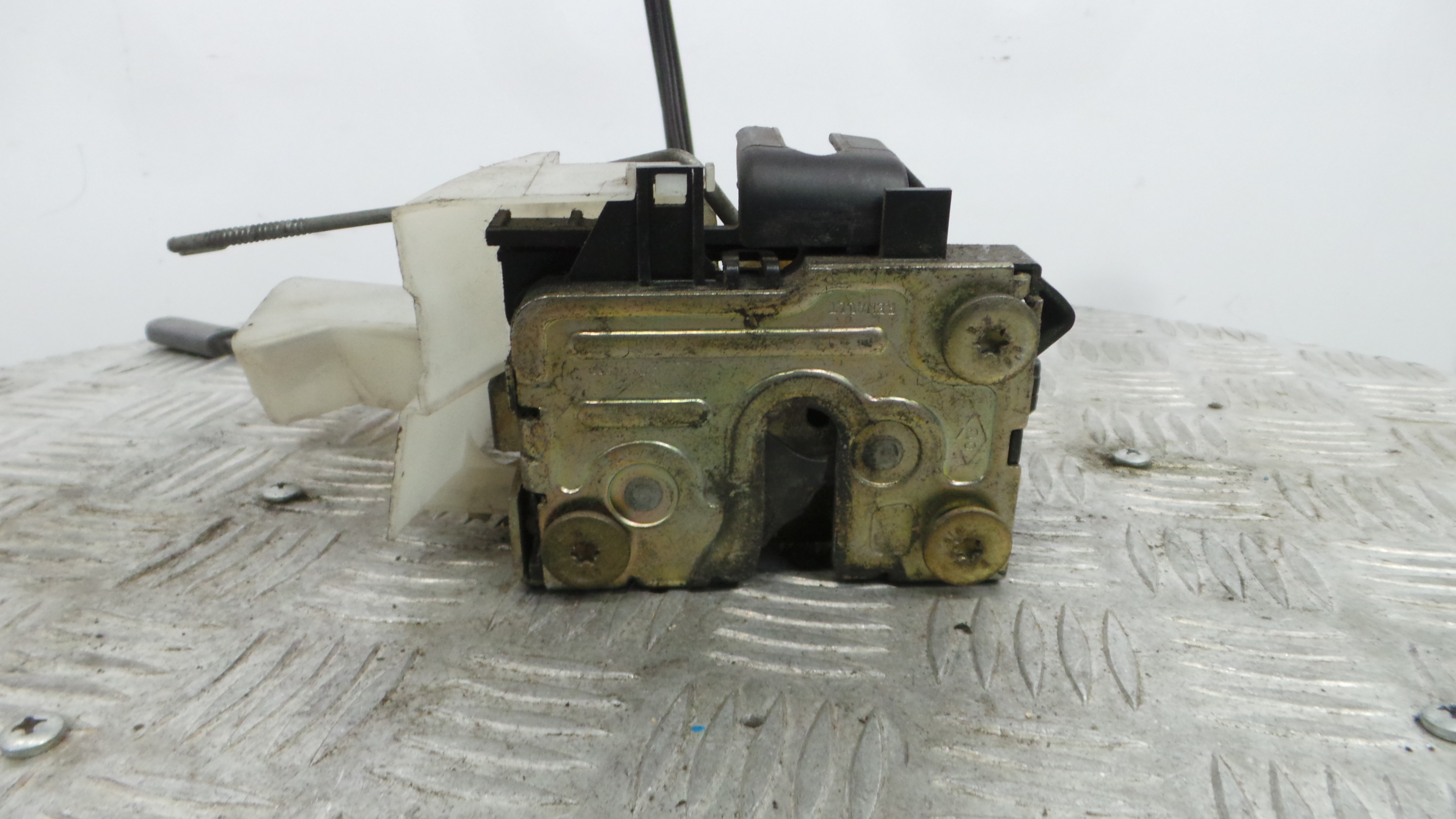 Fecho da Porta Dto 7701045305 - RENAULT CLIO II (BB_, CB_), CLIO Mk II (BB_, CB_)-37058804