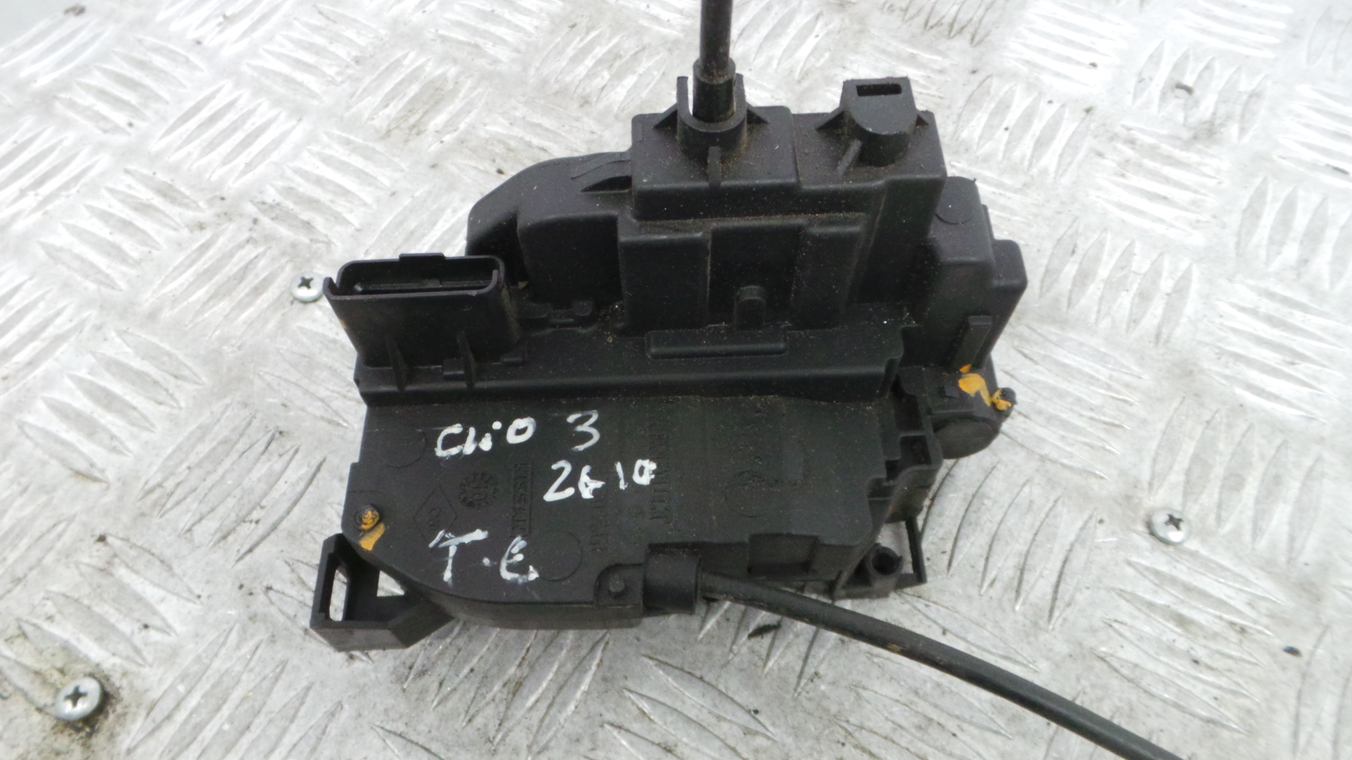 Fecho da Porta Trás Esq 8200350757 - RENAULT CLIO III (BR0/1, CR0/1)-37058810