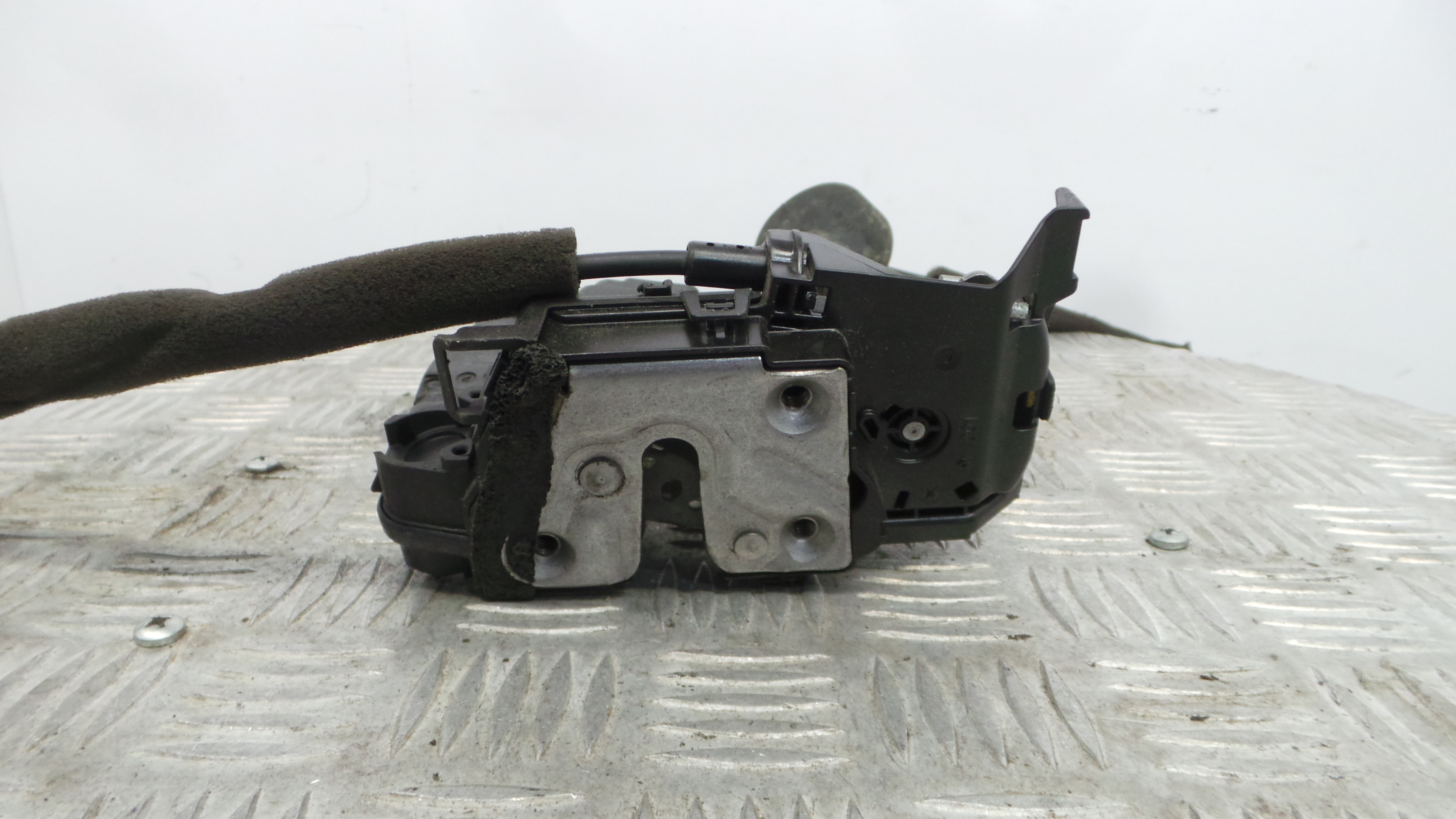 Fecho da Porta Trás Dto 825002104R - RENAULT CLIO IV (BH_)-37058890