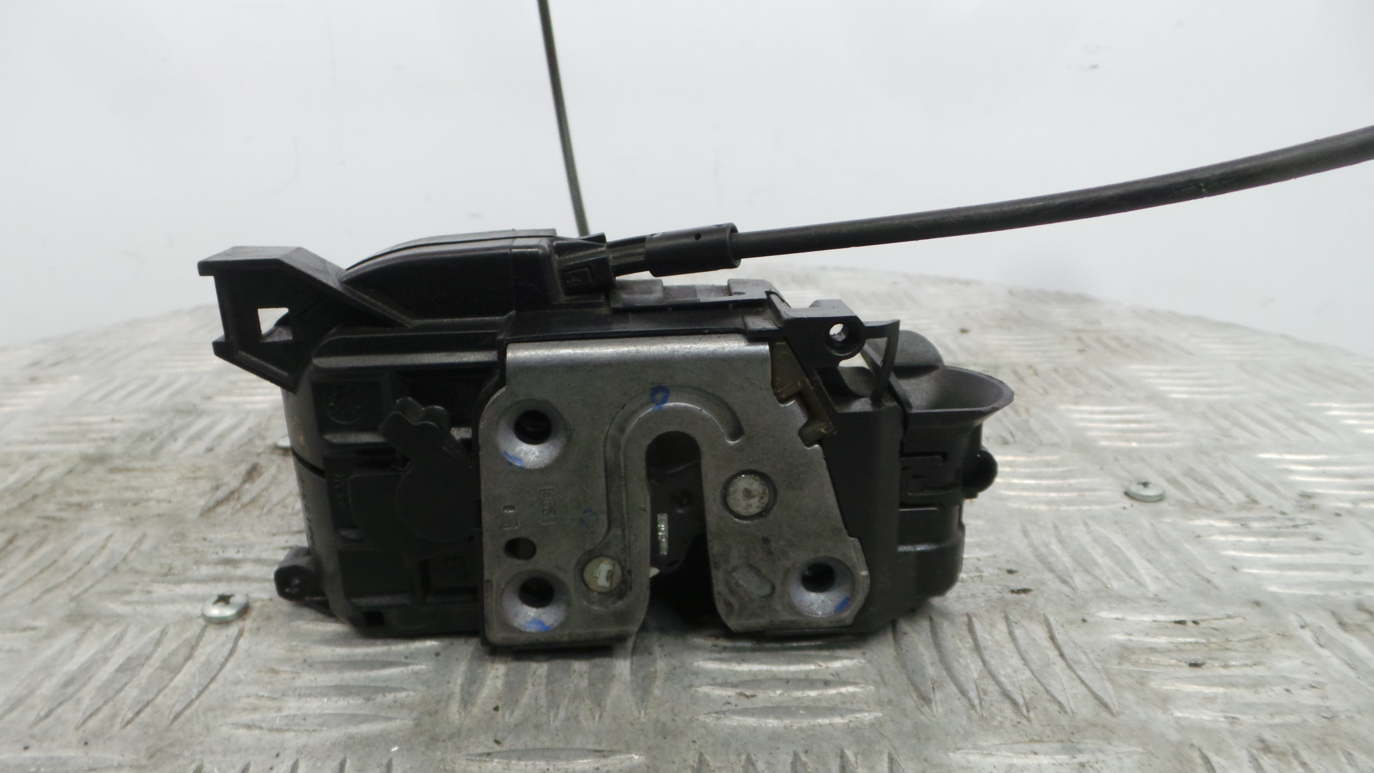 Fecho da Porta Frente Esq 8200350752 - RENAULT CLIO III (BR0/1, CR0/1)-37058897