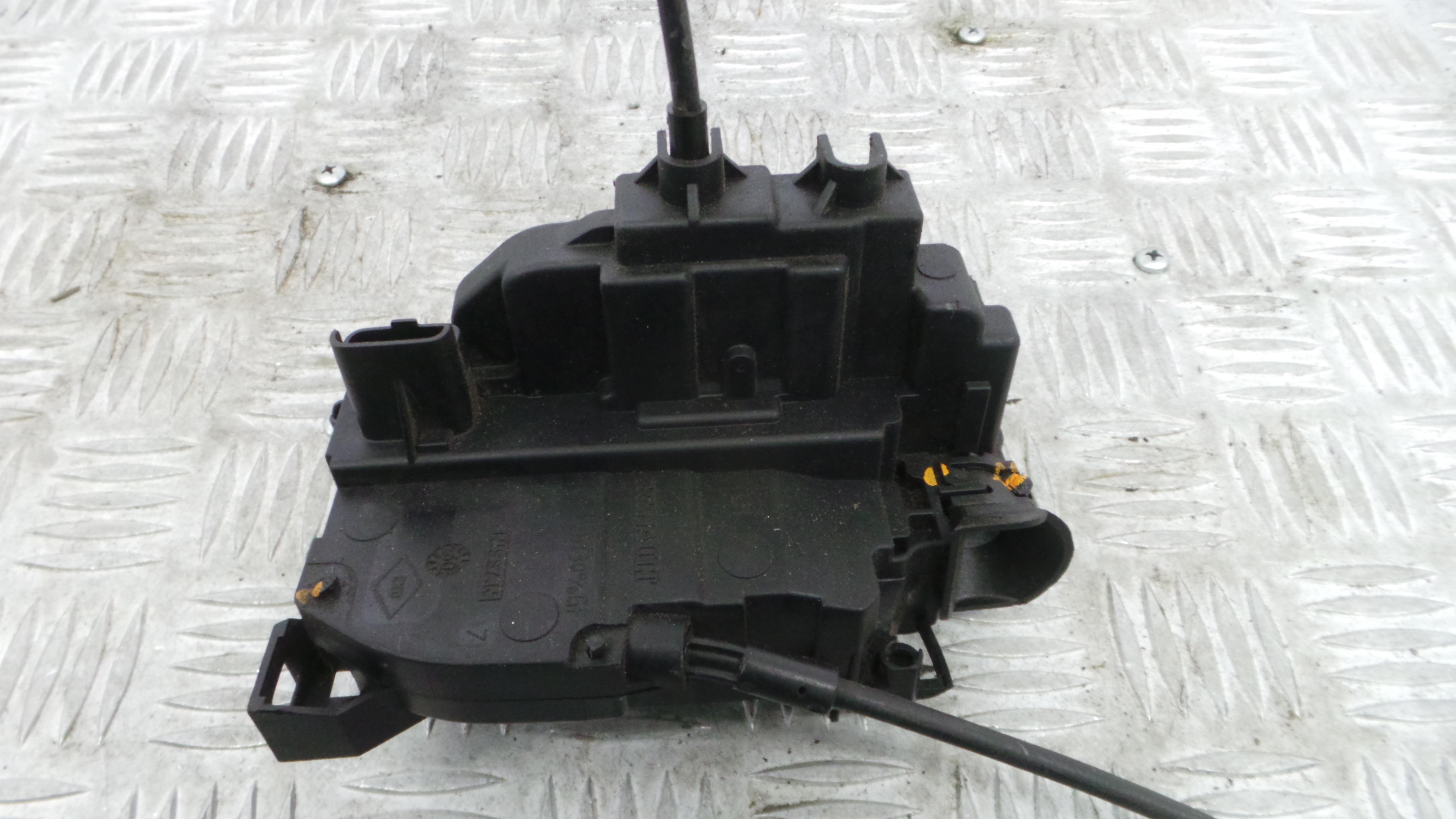 Fecho da Porta Frente Esq 8200350752 - RENAULT CLIO III (BR0/1, CR0/1)-37058897