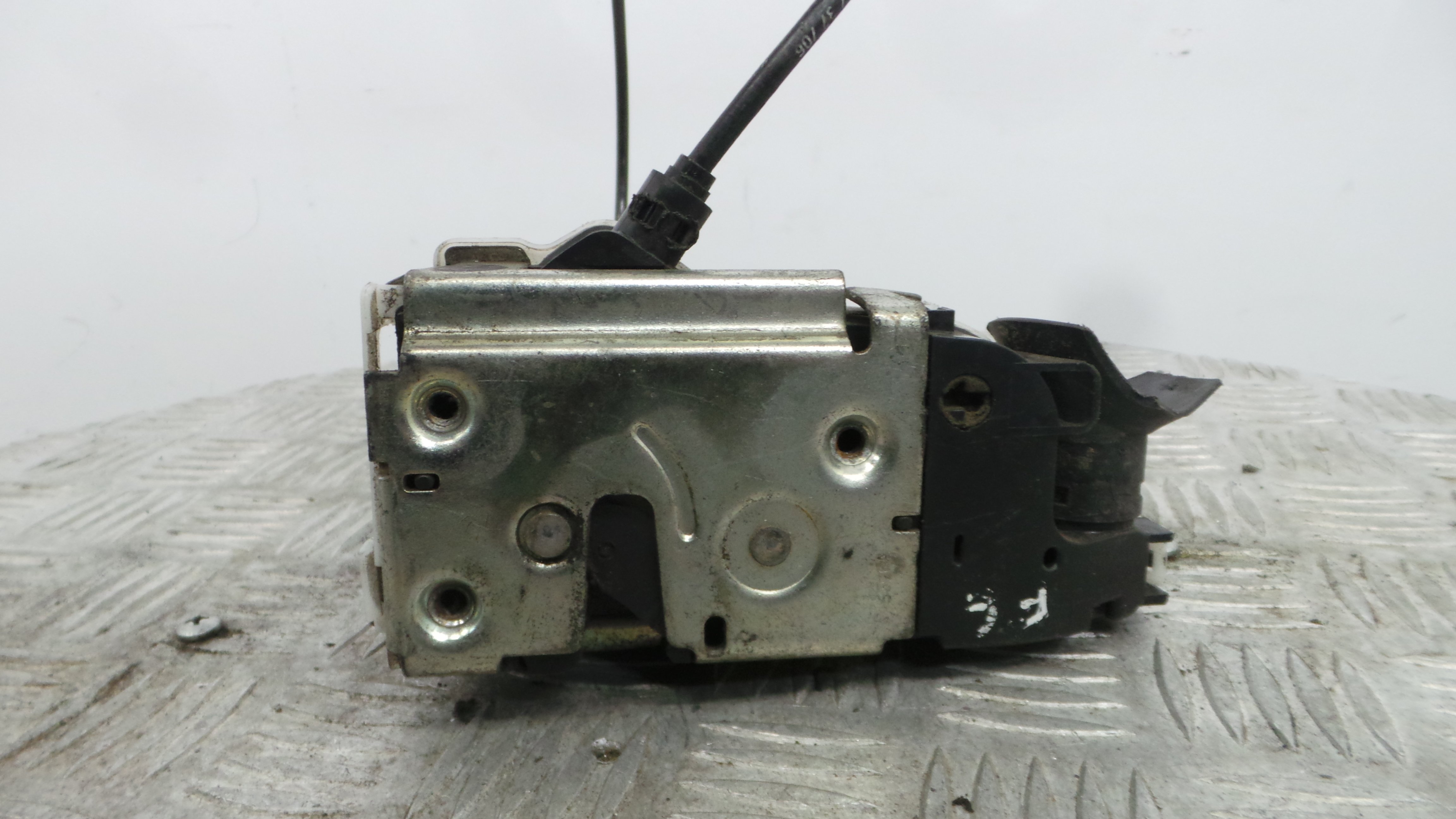 Fecho da Porta Frente Esq 8200027776 - RENAULT MEGANE II (BM0/1_, CM0/1_)-37058903