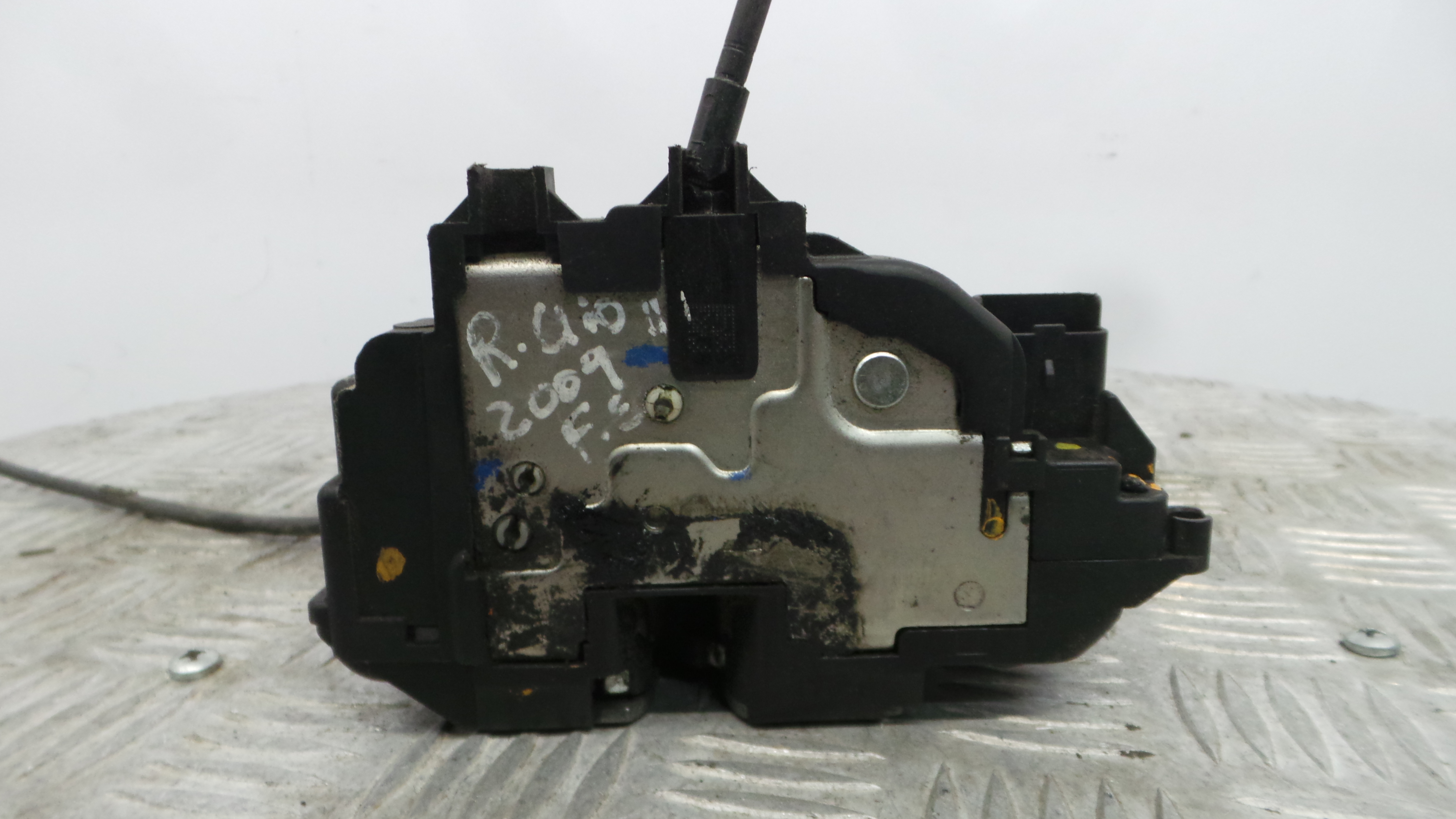 Fecho da Porta Frente Esq 8200300123 - RENAULT CLIO III (BR0/1, CR0/1)-37058915