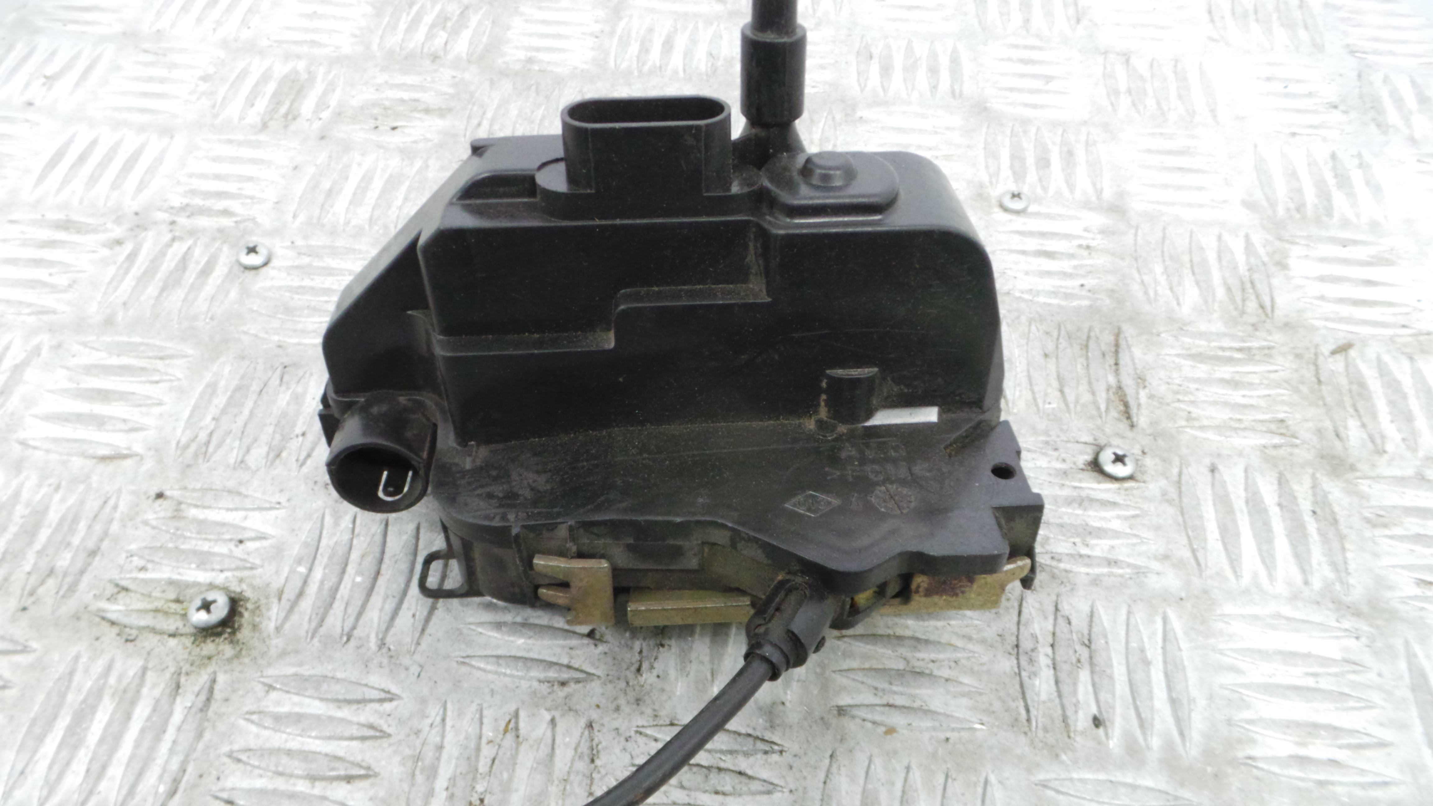 Fecho da Porta Trás Esq 8200028430 - RENAULT MEGANE II (BM0/1_, CM0/1_)-37059179